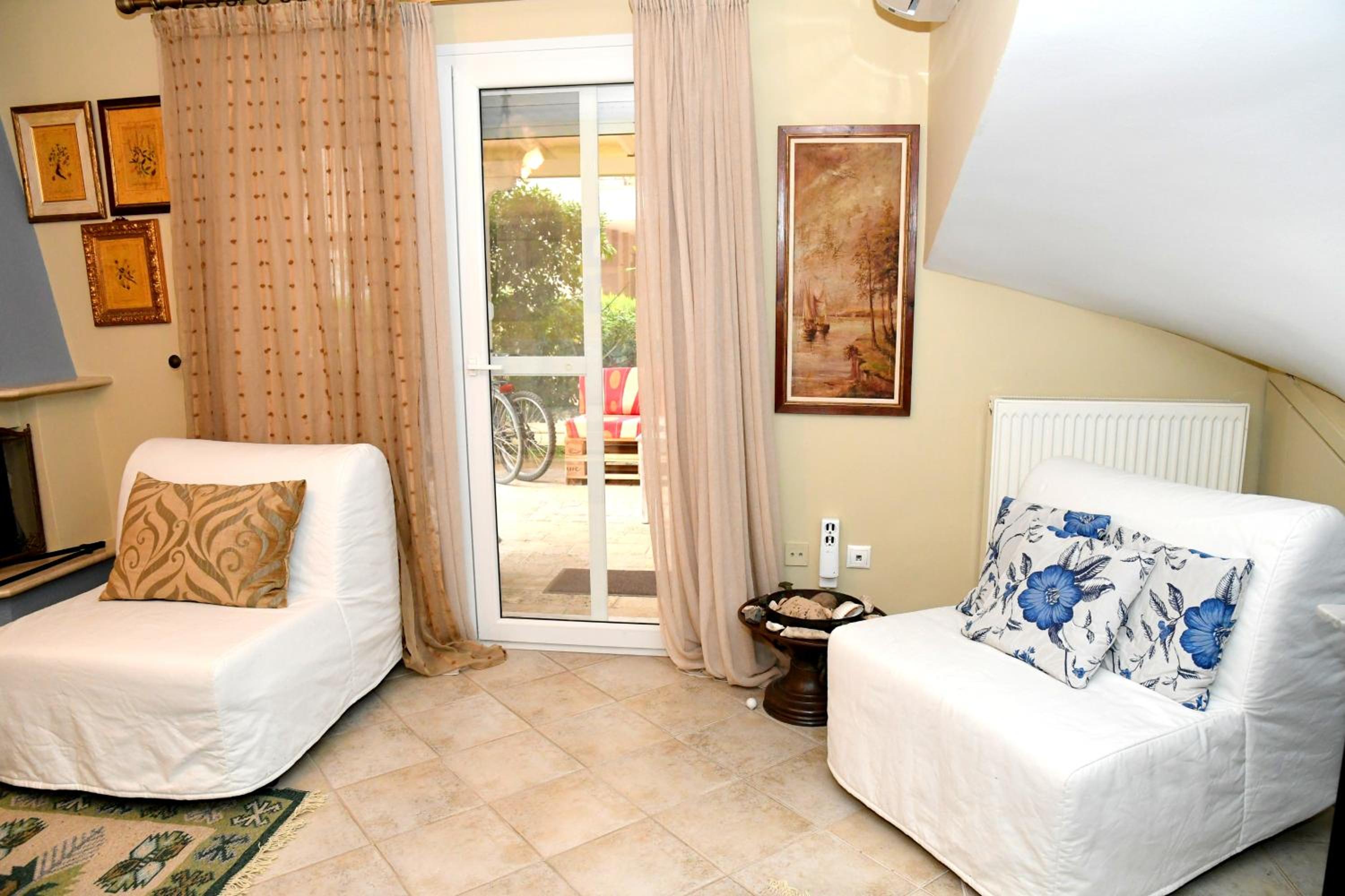 Studio on the Beach with Private Garden photo 3