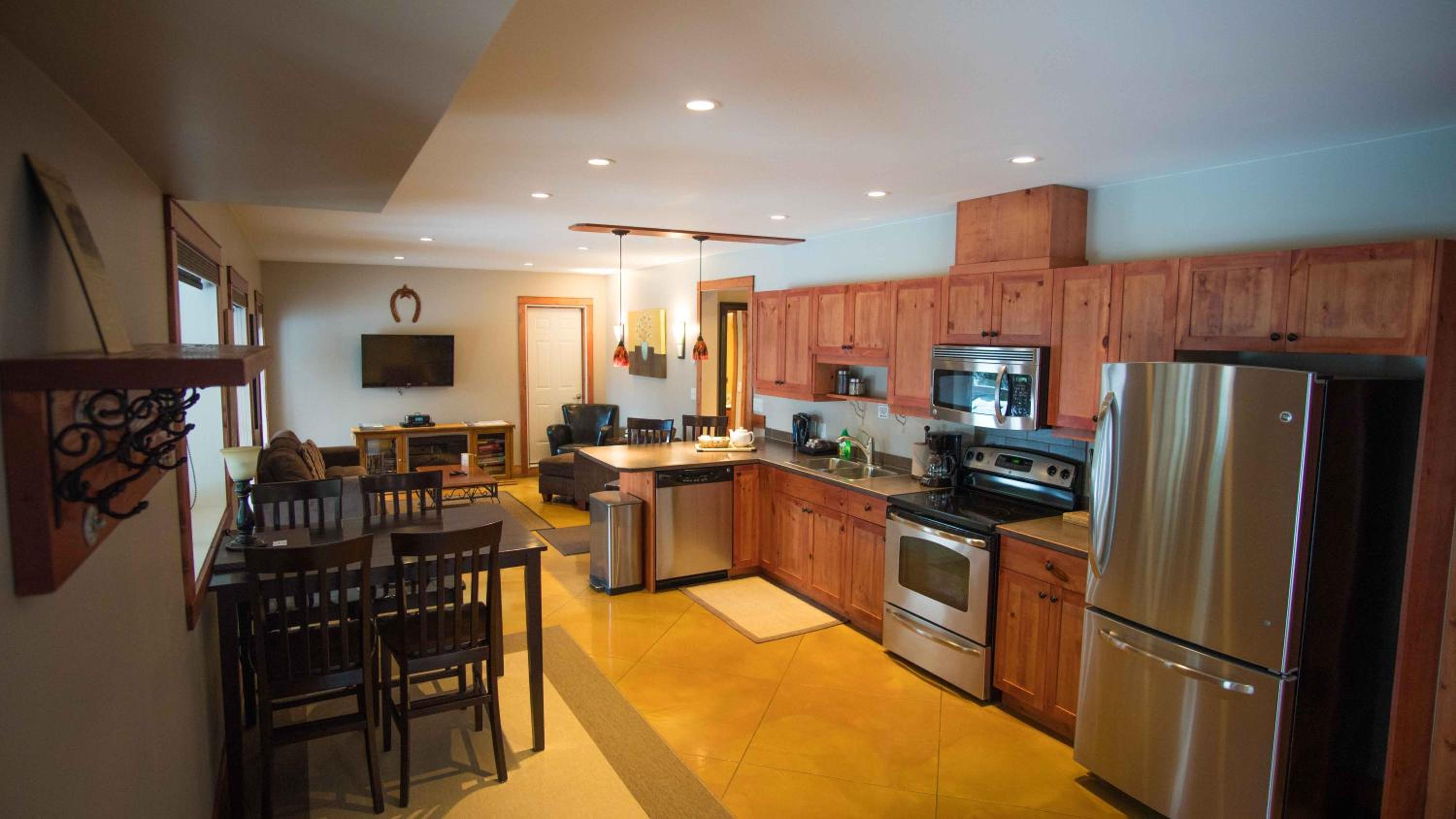 Golden Vacations - Cedar House Restaurant  Chalets - Property Image 84