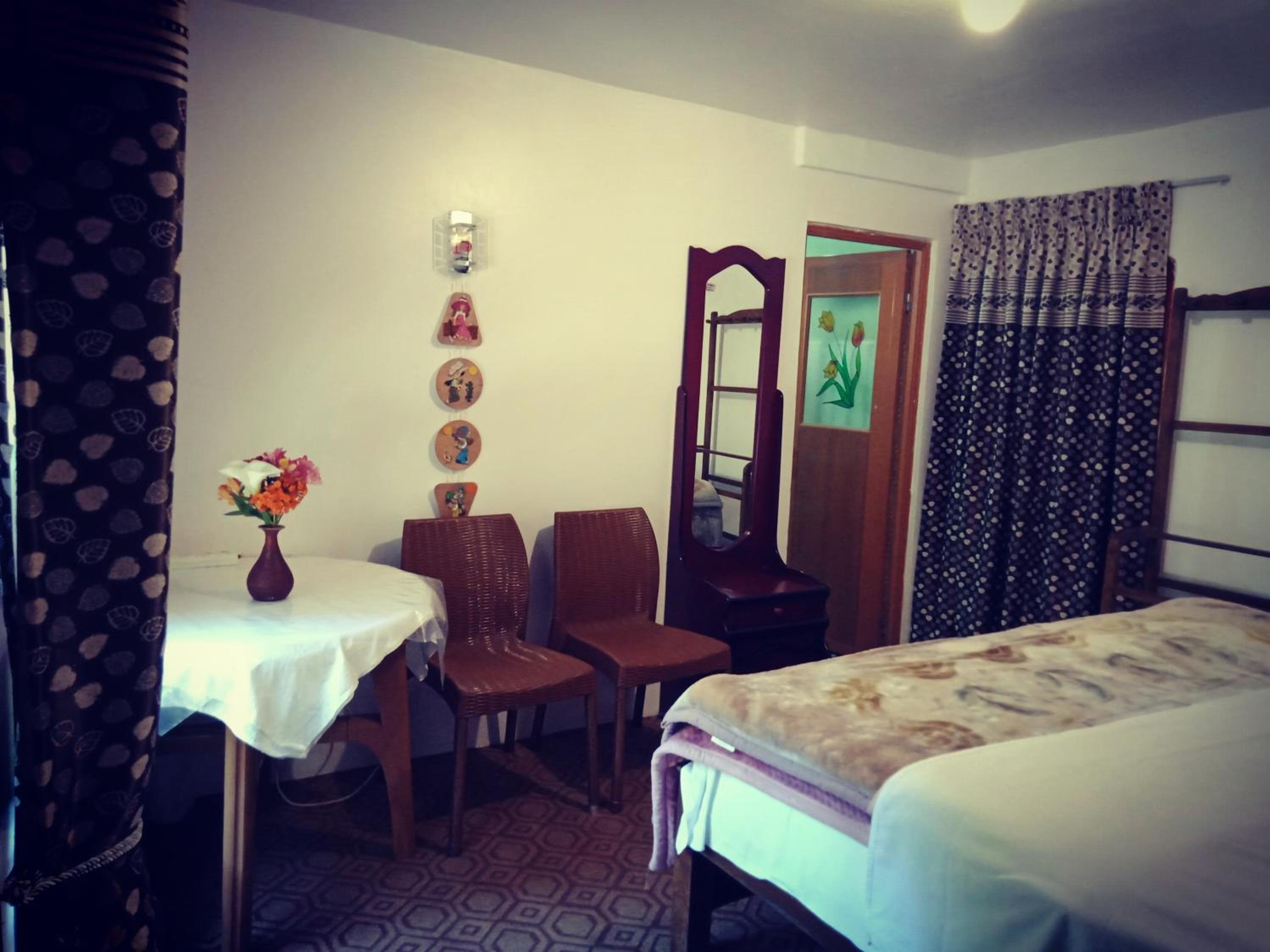 Moon Plain Inn