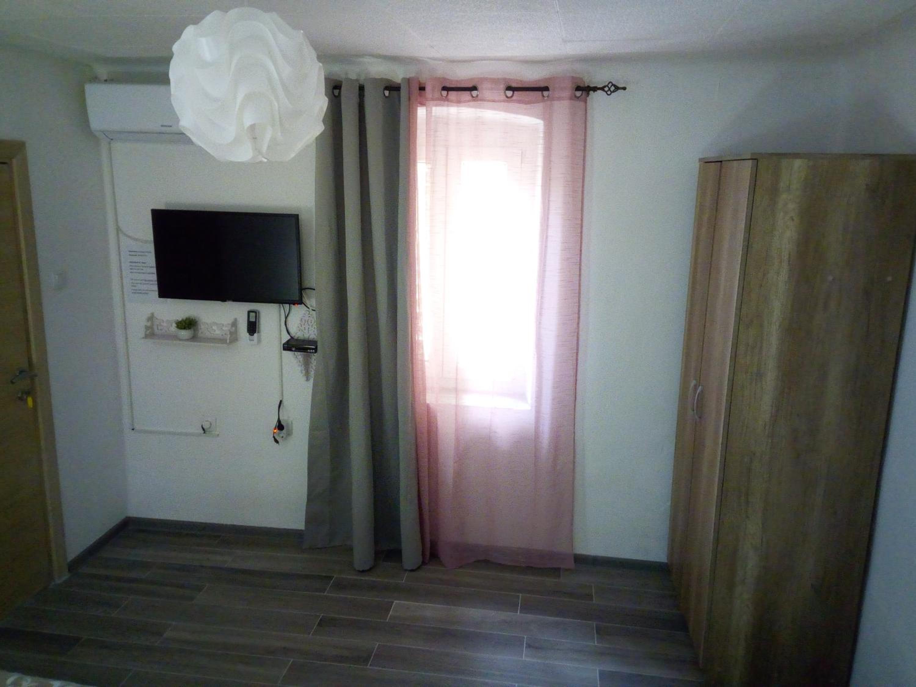 vicky 1 view 5
