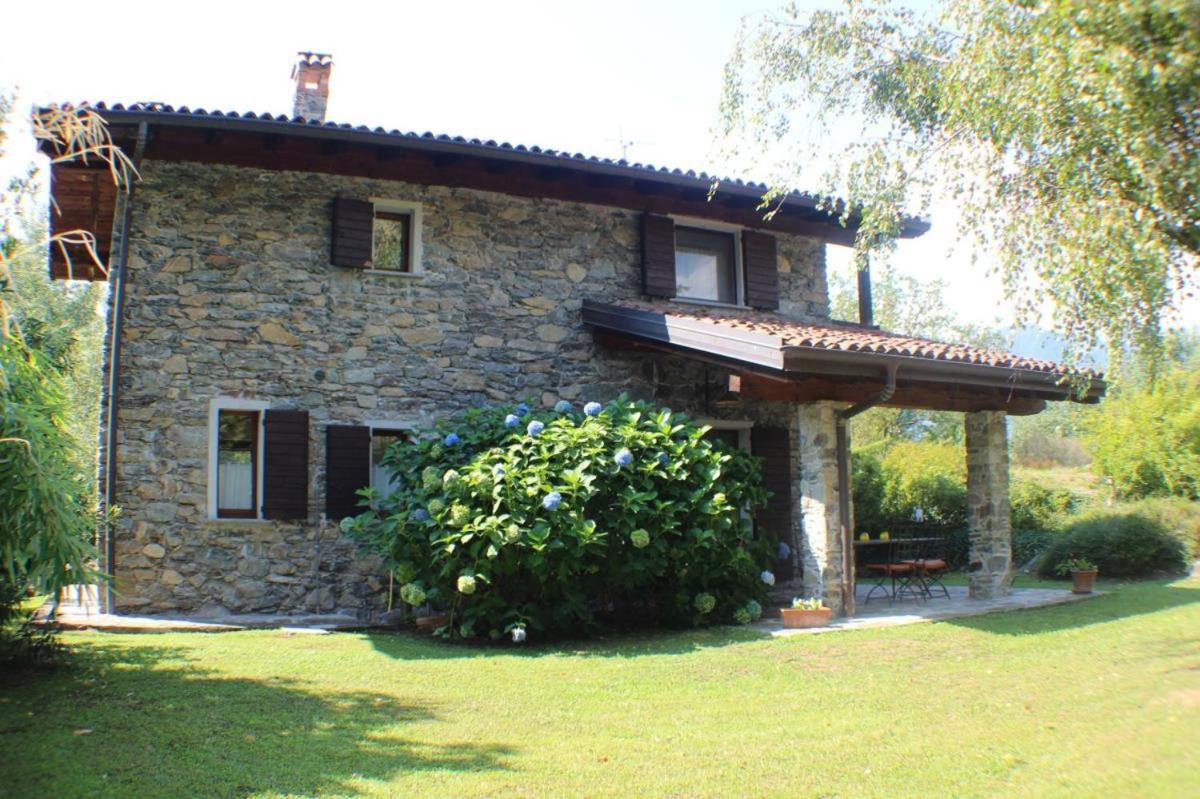 Villa Erica con piscina privata sul lago di Como