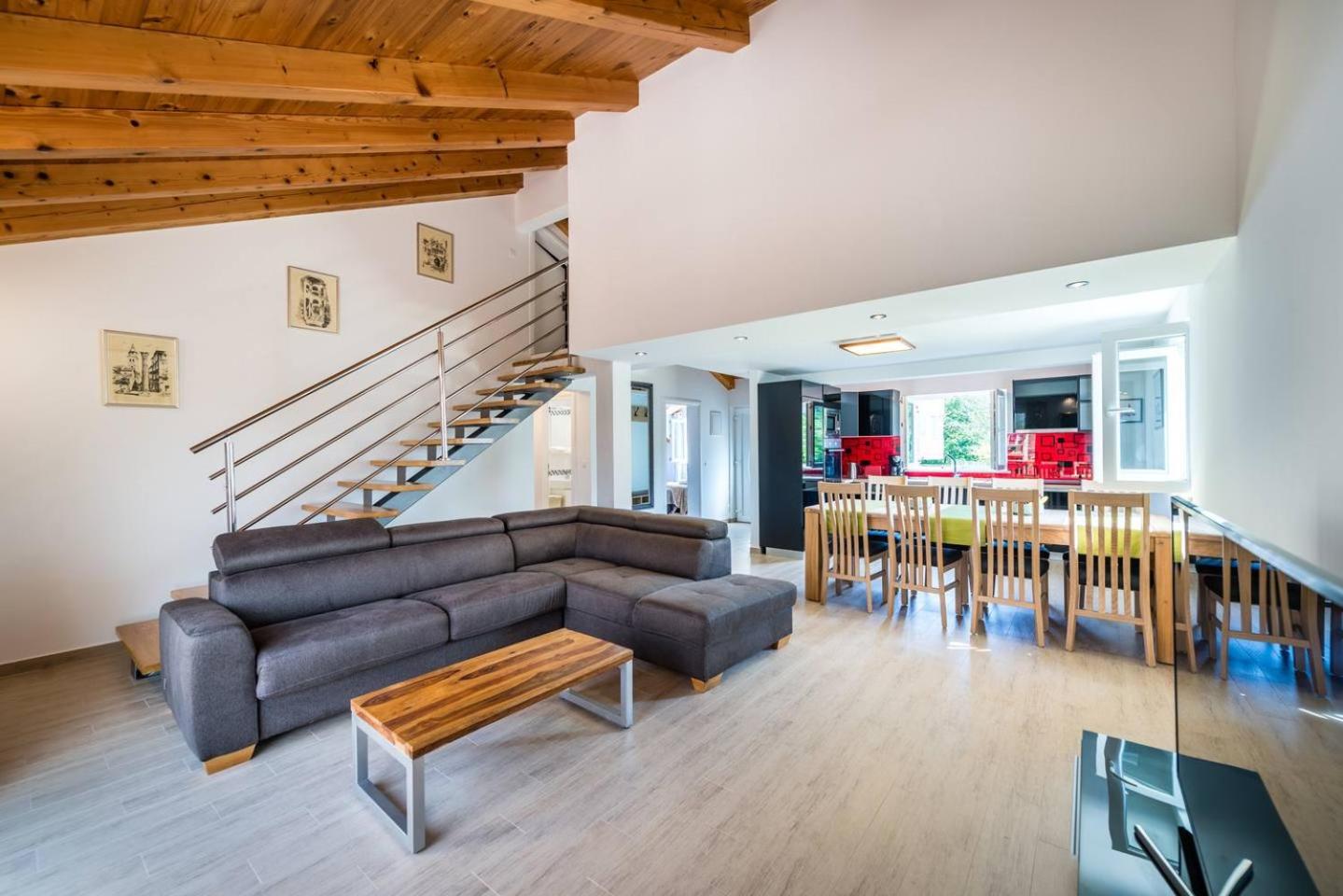 Karlo's Modern Penthouse Loft