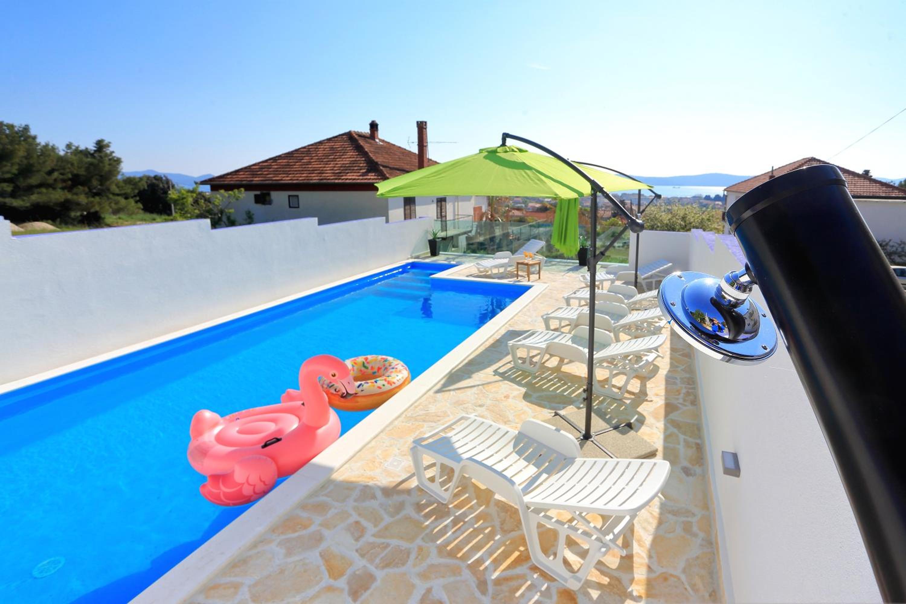 Apartment and pool Nika