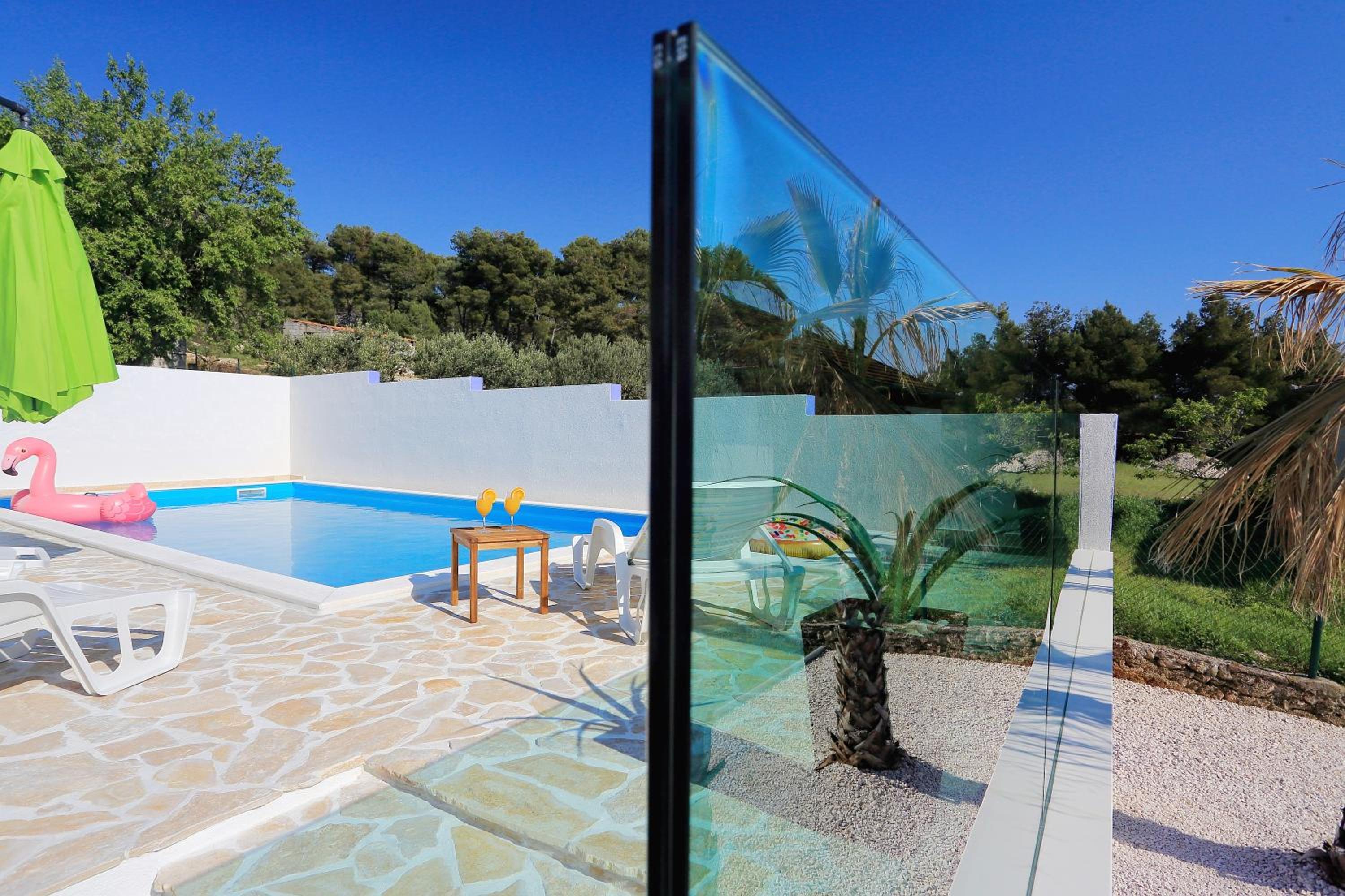 Apartment and pool Nika