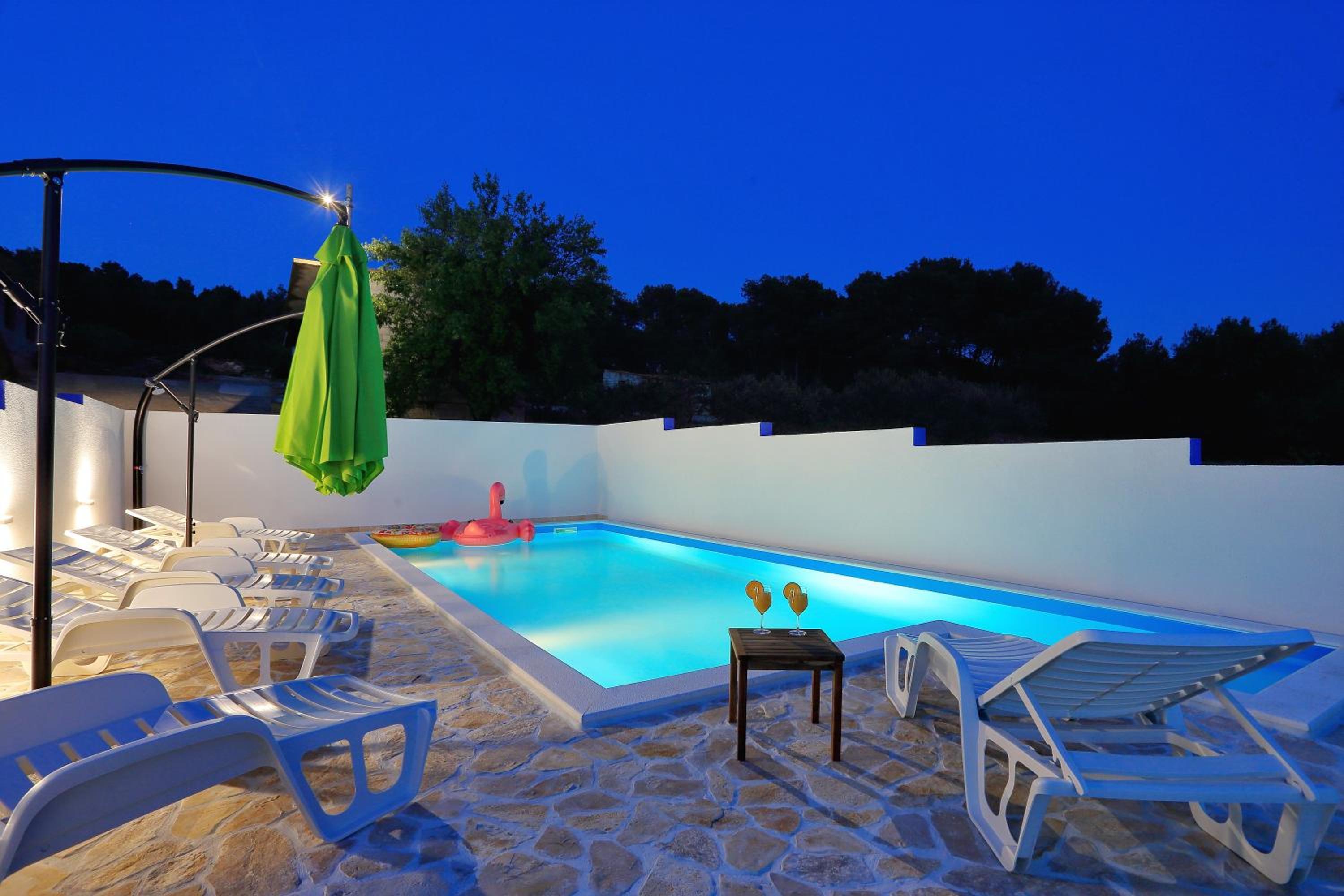 Apartment and pool Nika
