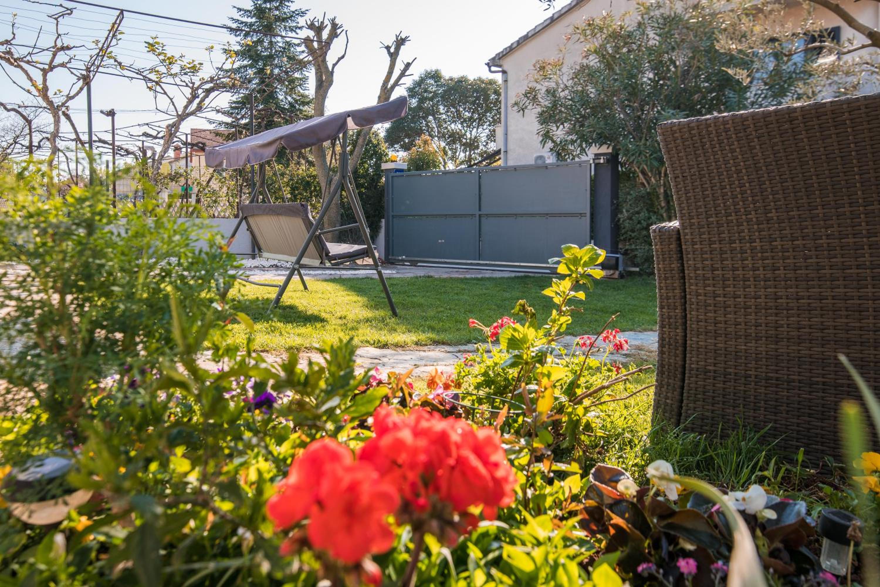 Wine Garden Holiday Home view 4