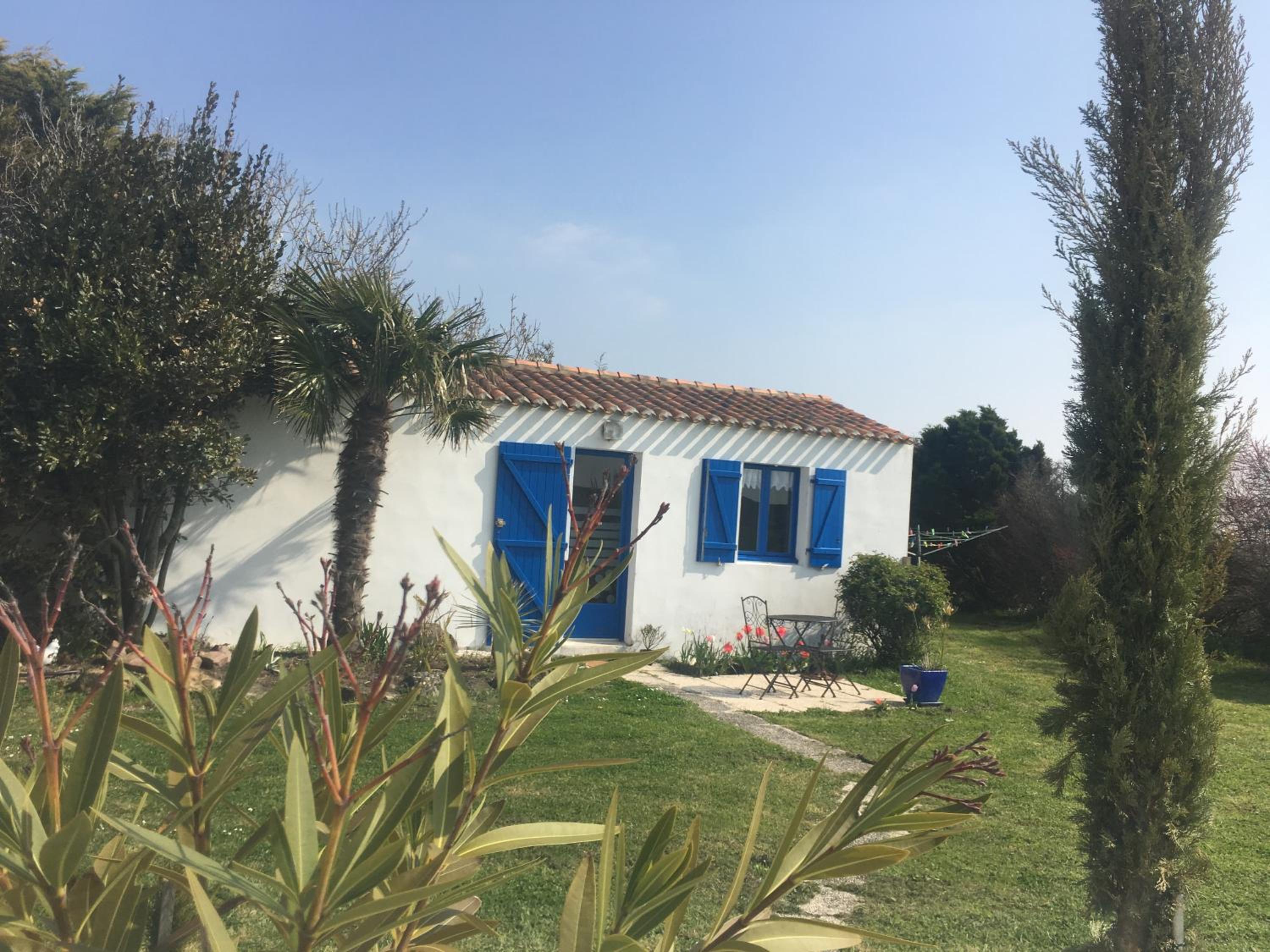 Studio avec piscine