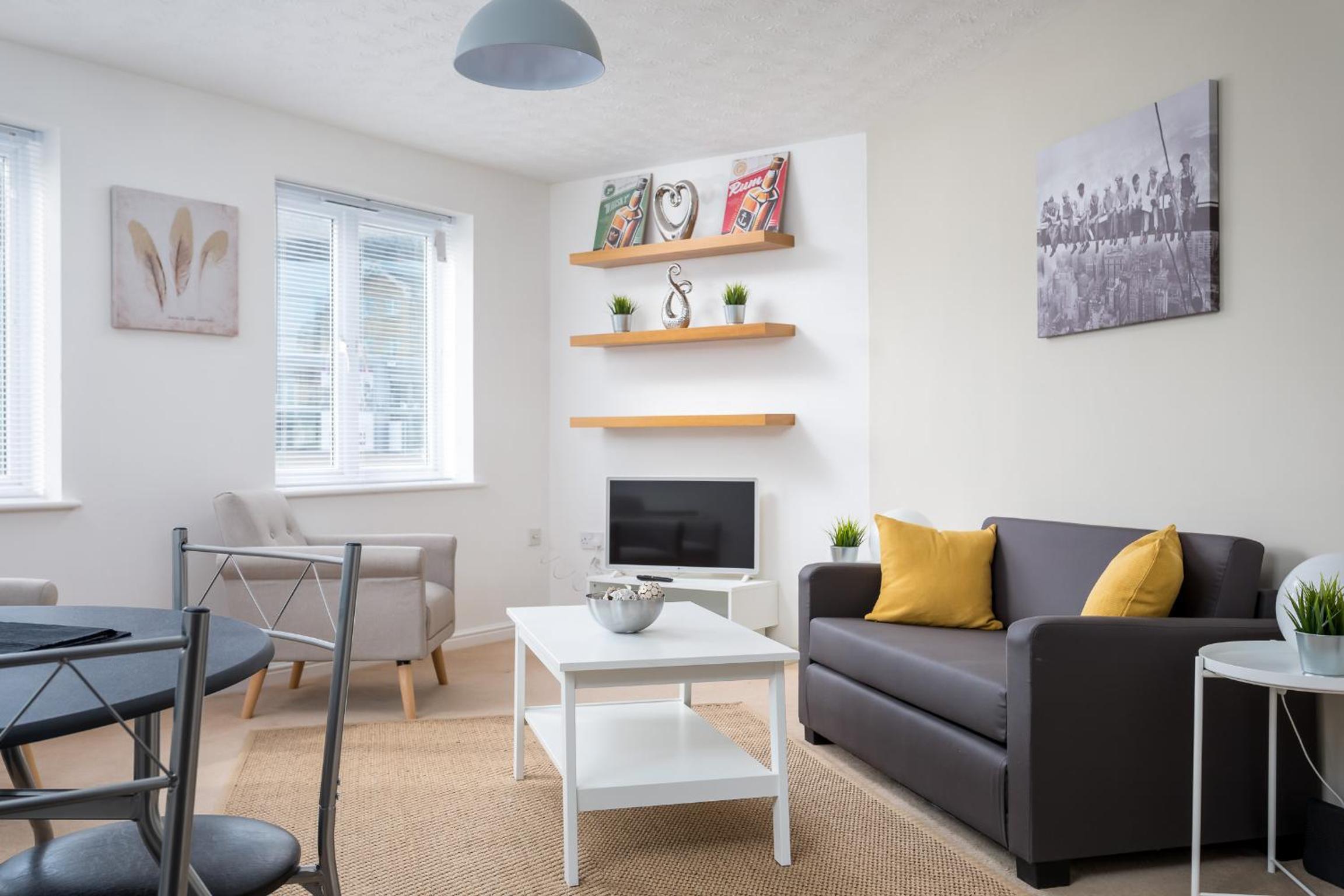 Lloyd Close Cheltenham - Close to Town Centre & GCHQ