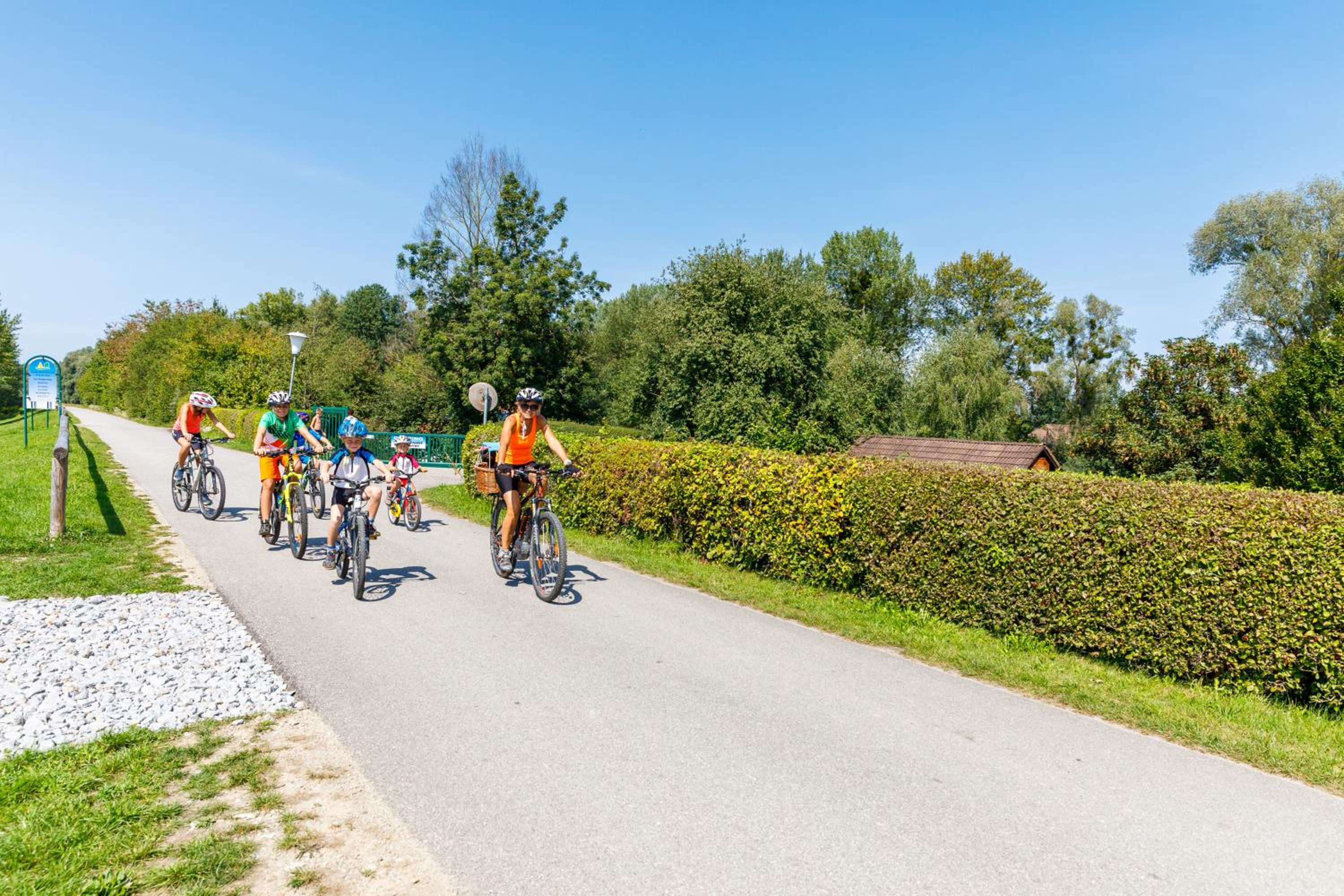 Camping & Pension Au an der Donau