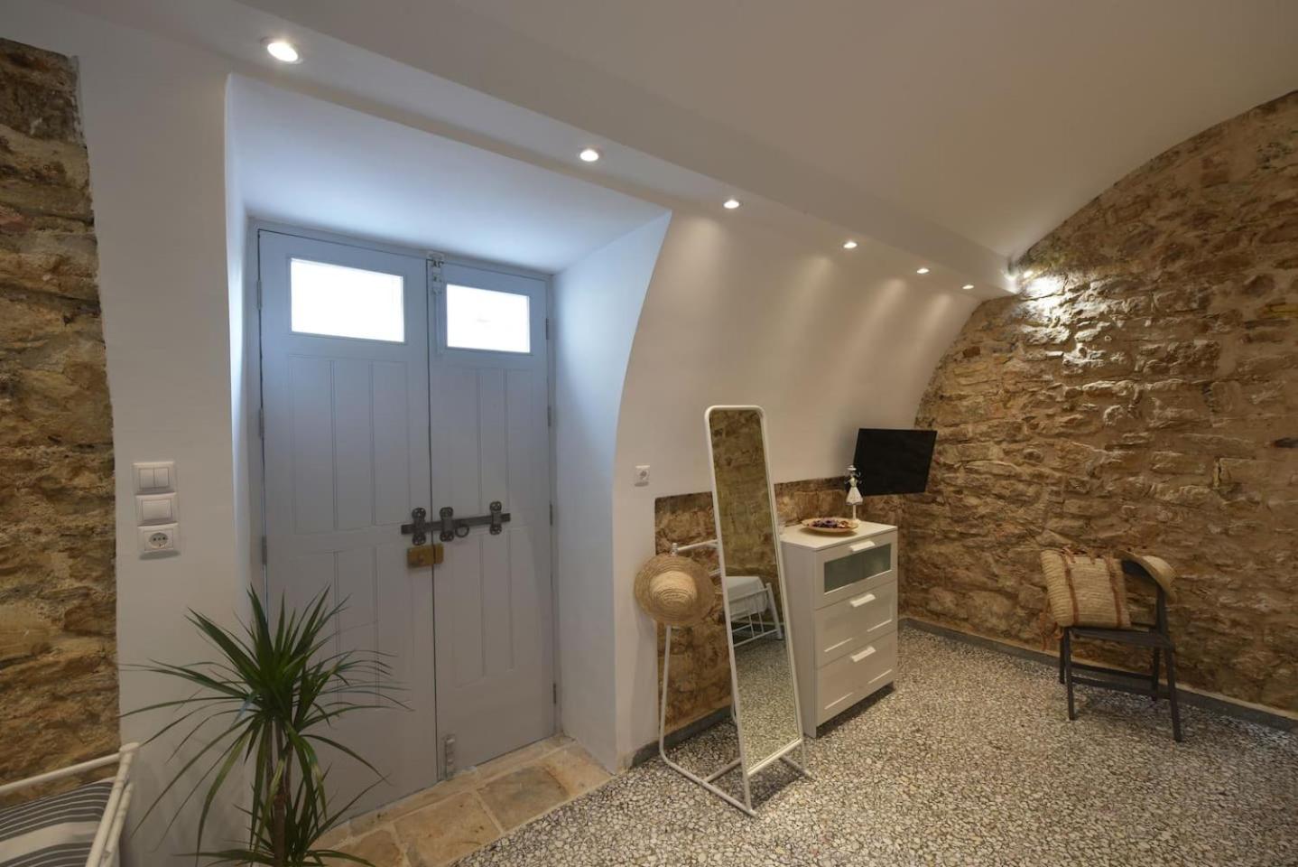 Yiasemi Corfu Luxury Studio view 4