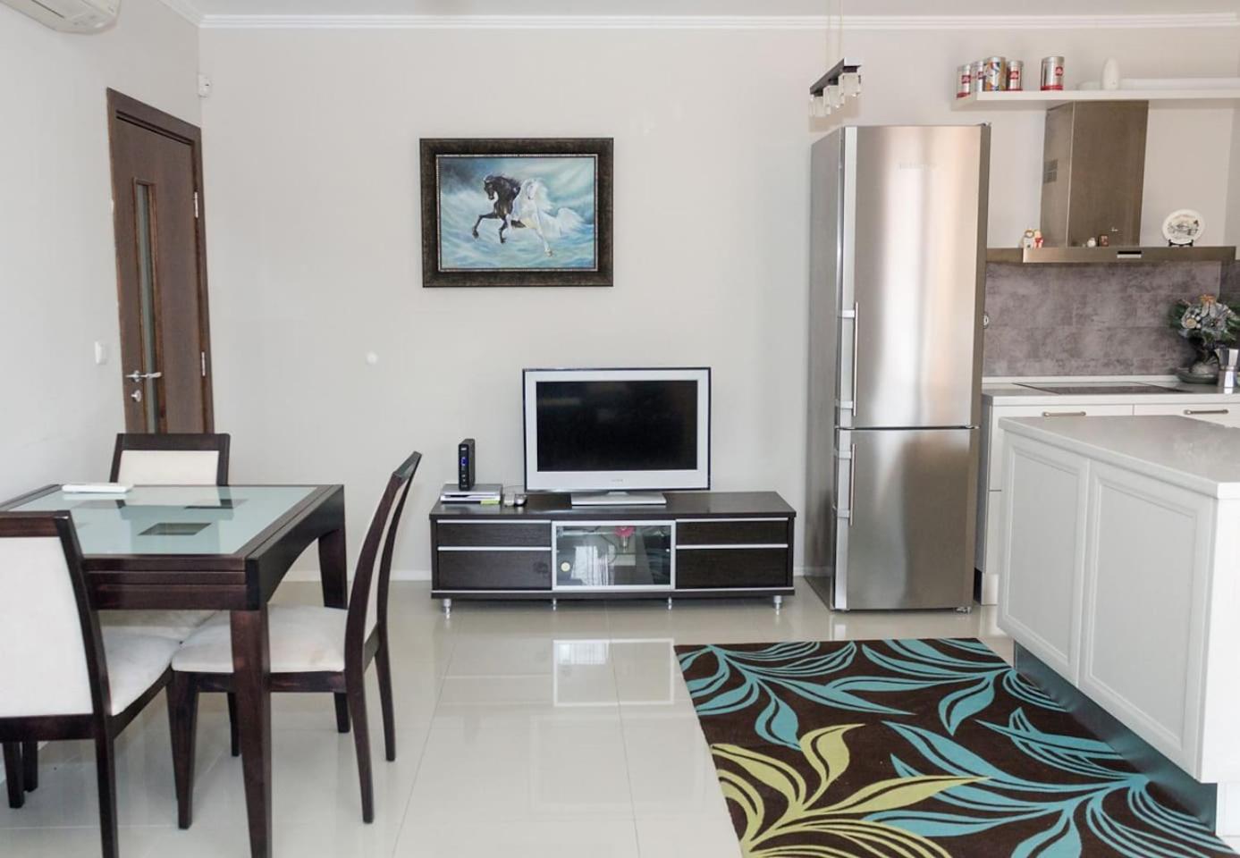 Superb 2-BDR Luxury Apartment with POOL in Villa Mare