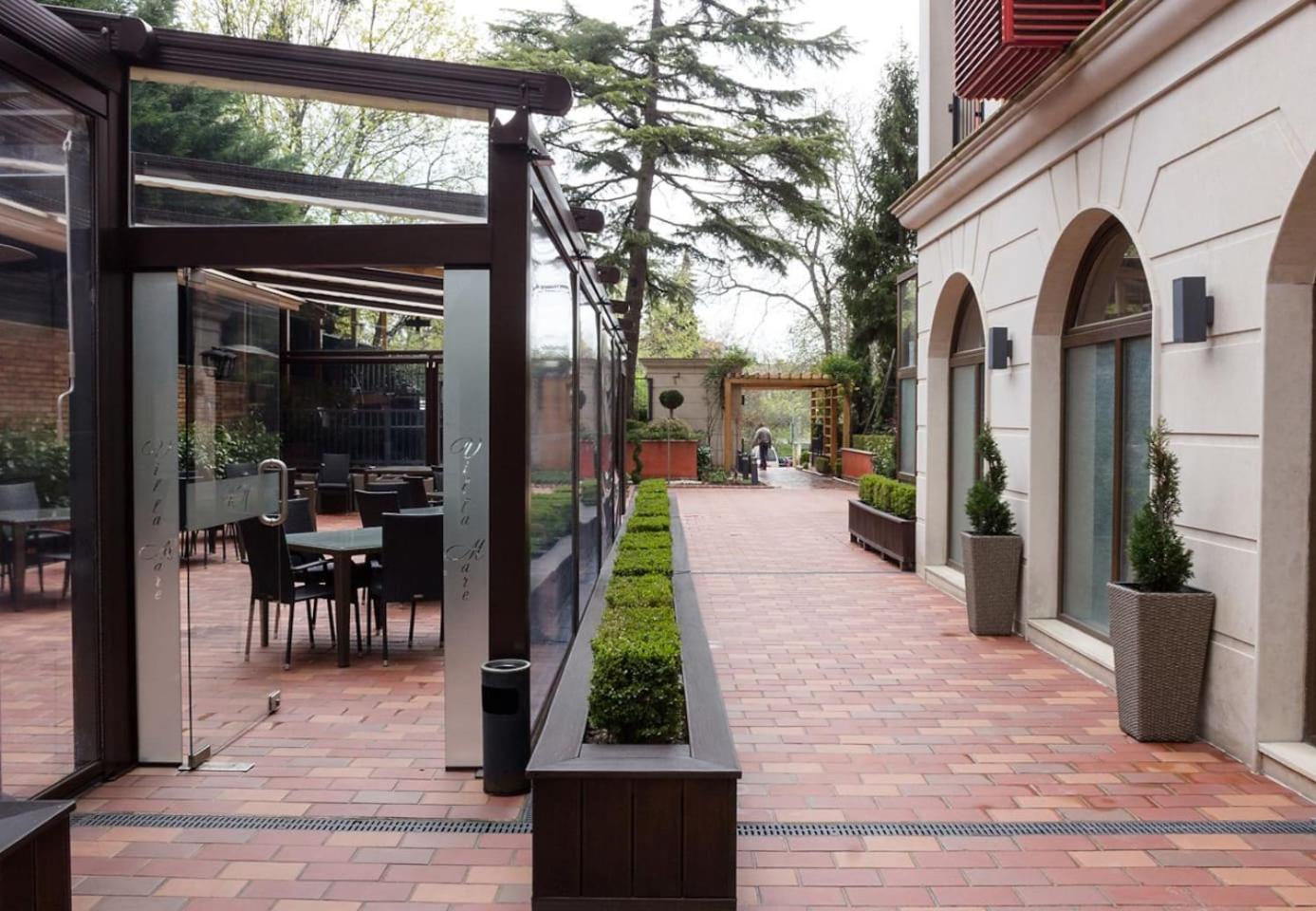 Superb 2-BDR Luxury Apartment with POOL in Villa Mare