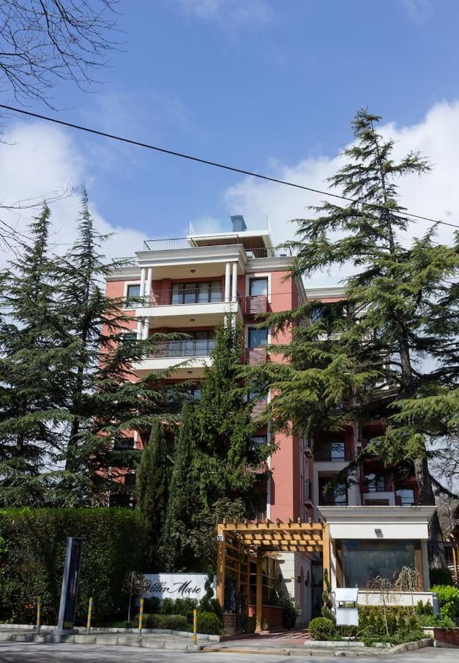 Superb 2-BDR Luxury Apartment with POOL in Villa Mare