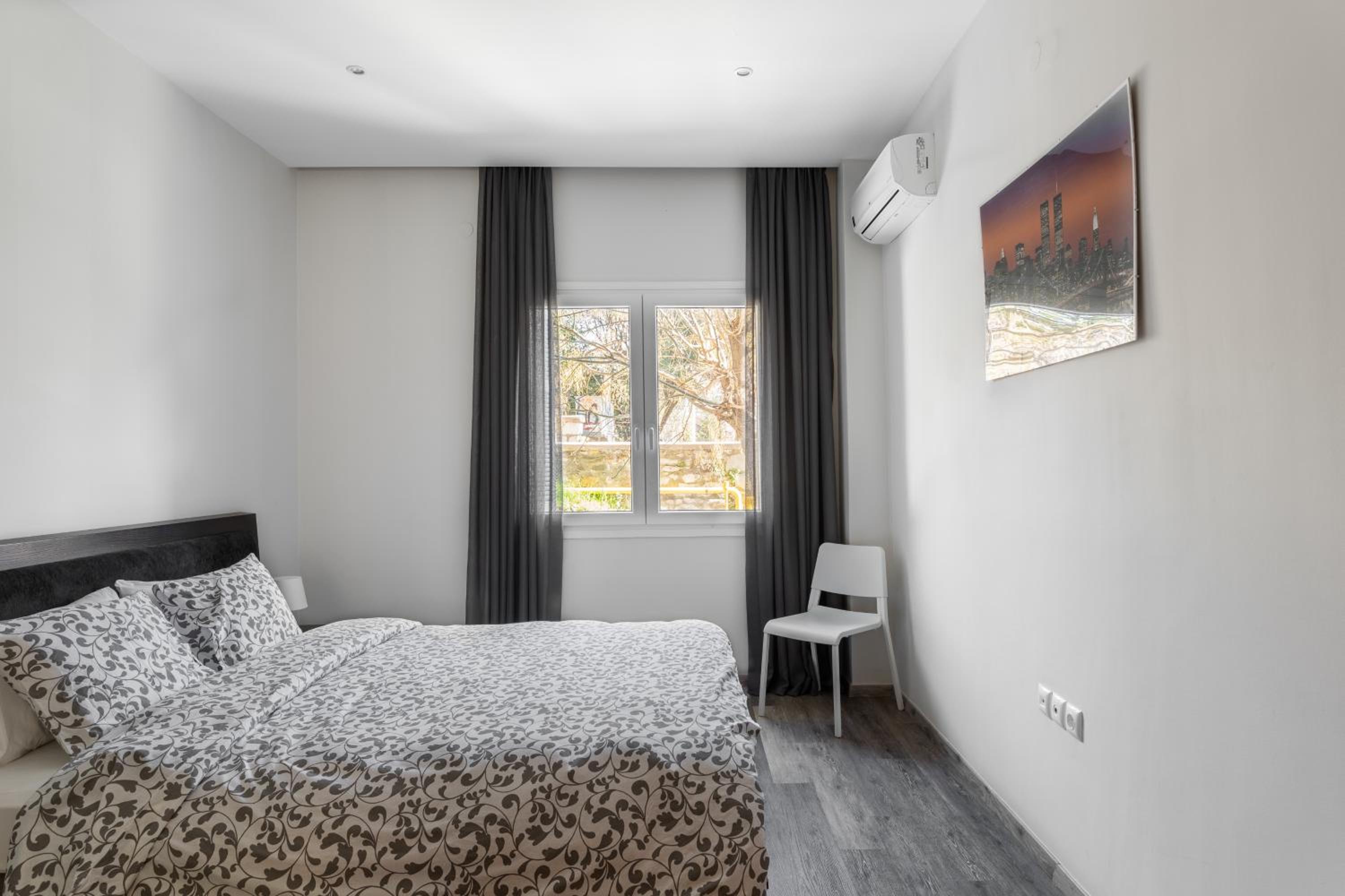 Cozy Apartment in City Center view 2