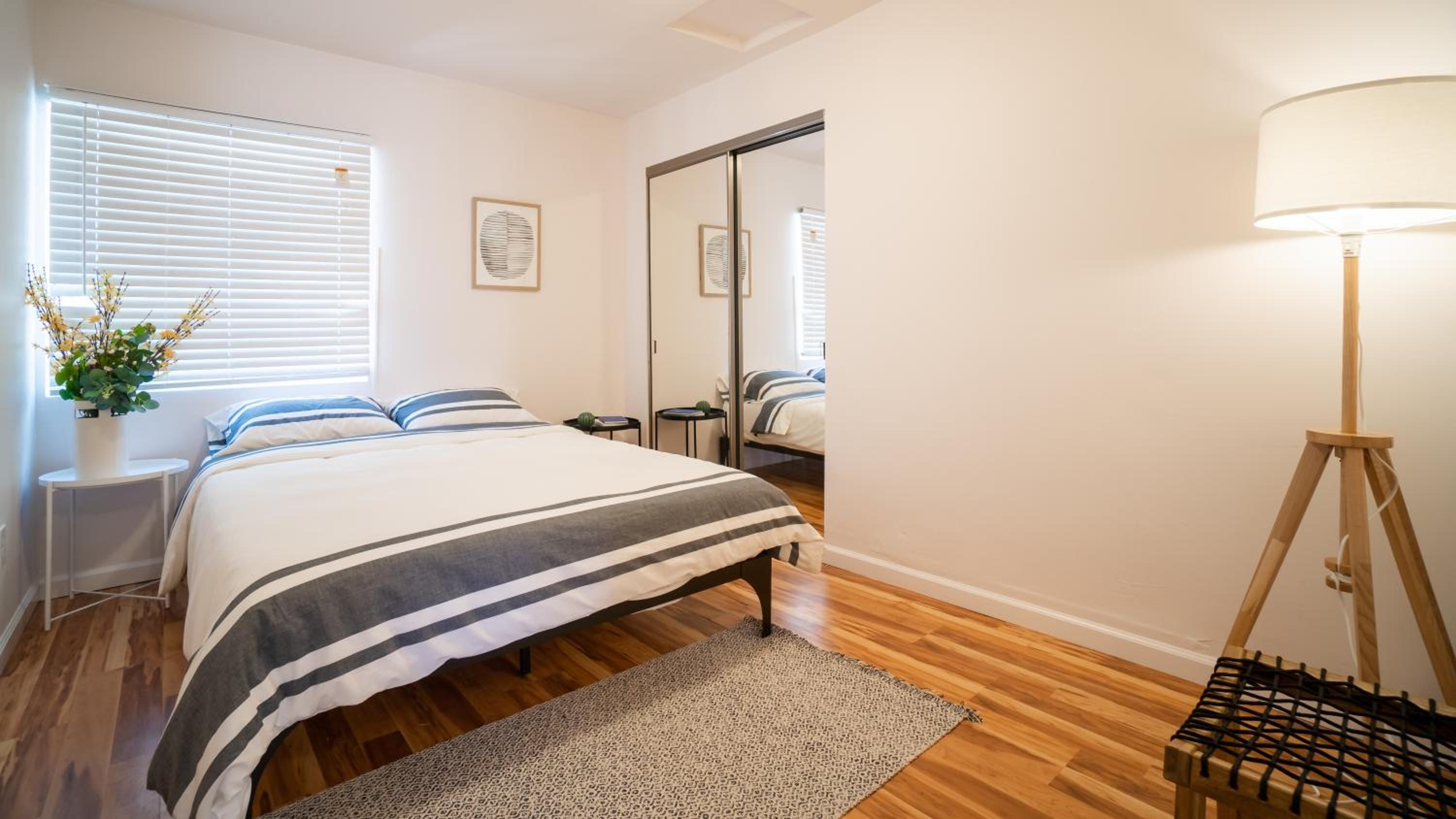 Charming 2BR Casita in Front of Park