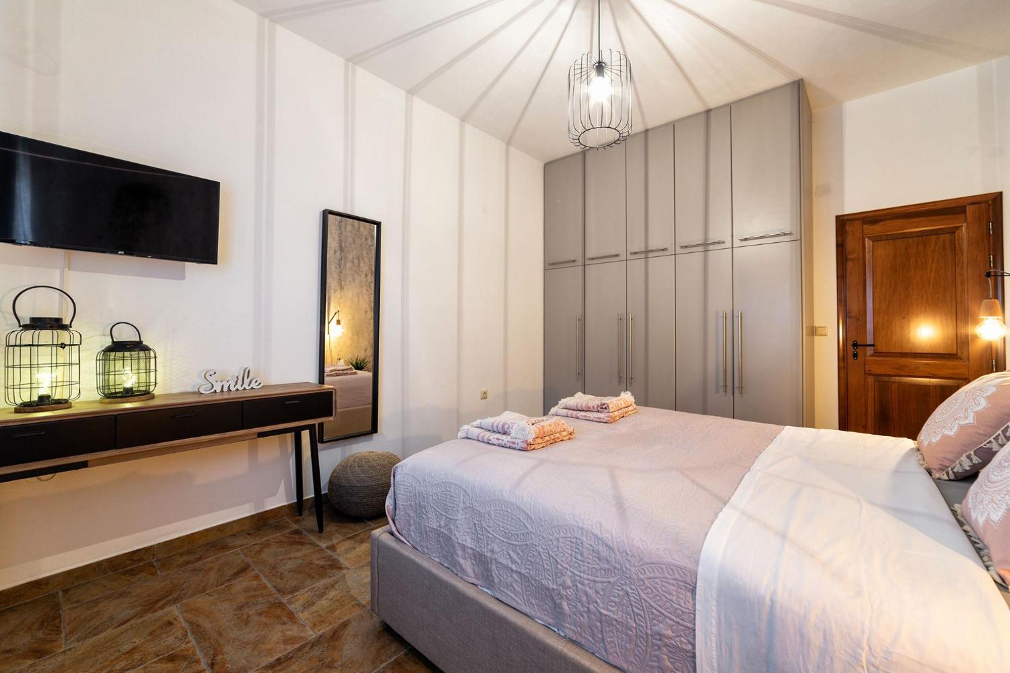 SUN SMILES in Naousa, Paros photo 4