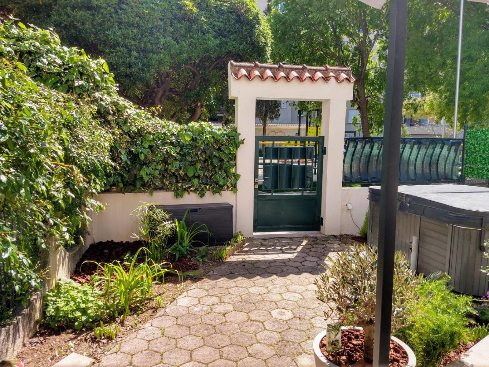 Apartment Lemon Tree view 2