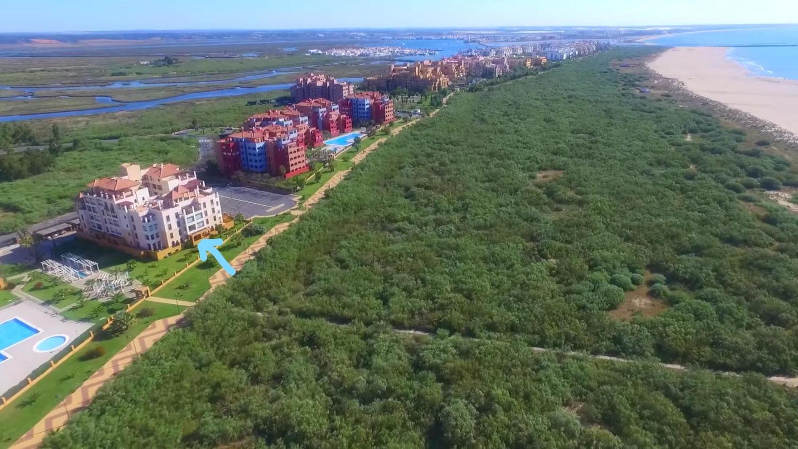 Hotel APARTAMENTO URBANIZACION DE LUJO EN PRIMERA LINEA DE PLAYA ISLA CANELA - Image 1