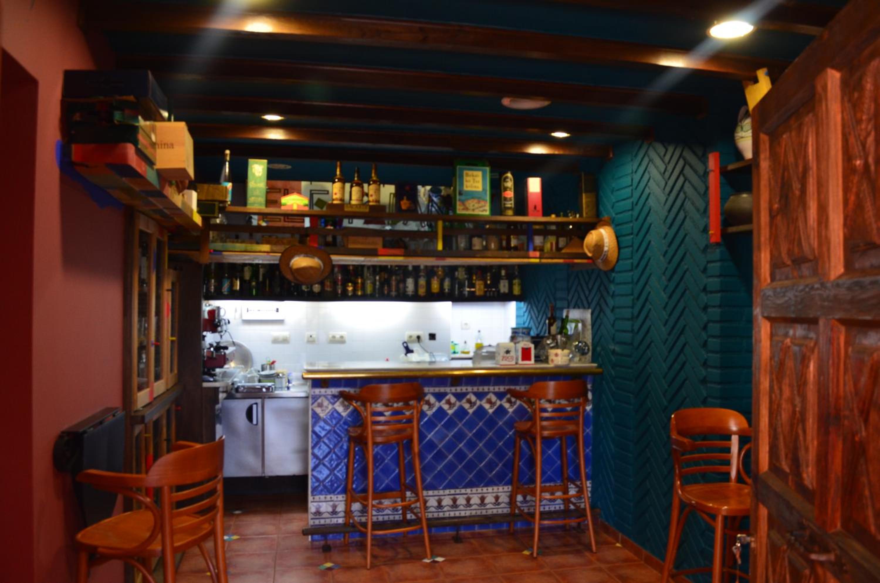 bar