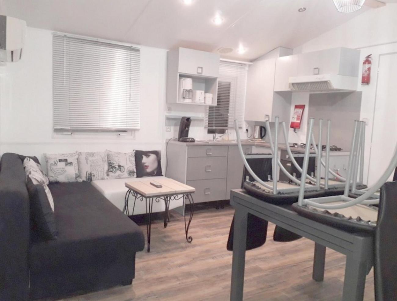 Mobile Home Service Hotelier view 3