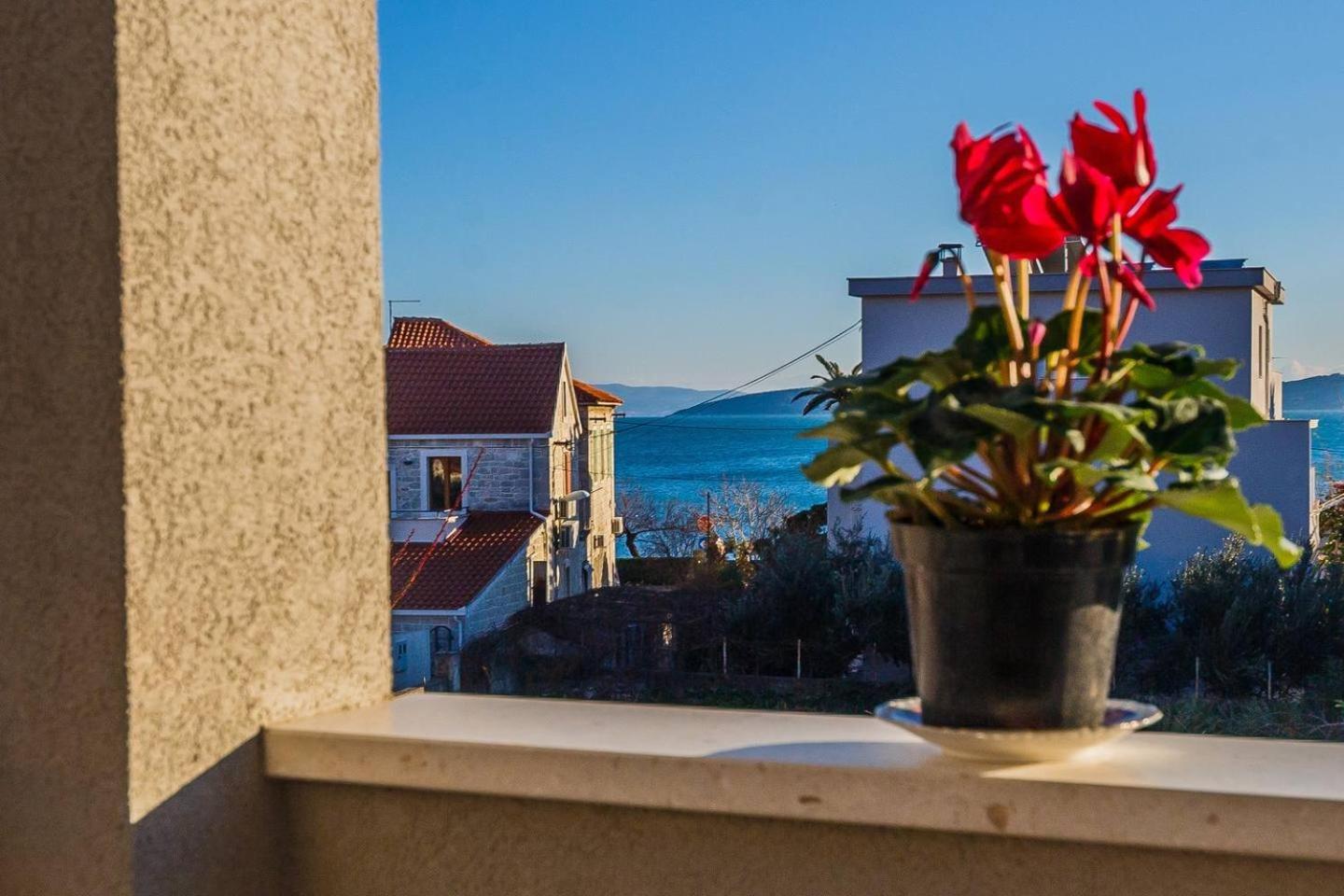 apartment by the sea and beach with roof terrace