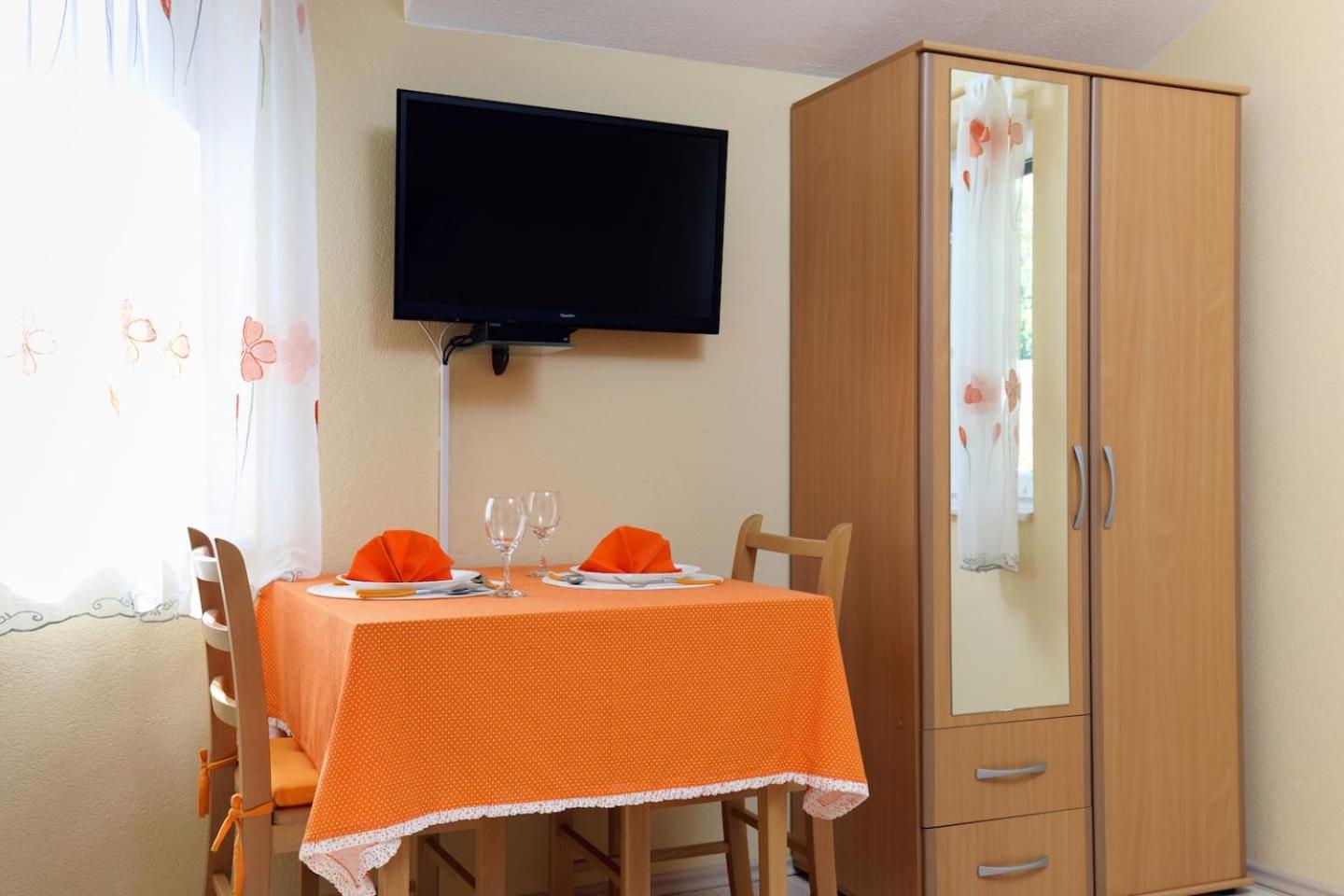 Orange studio Eni