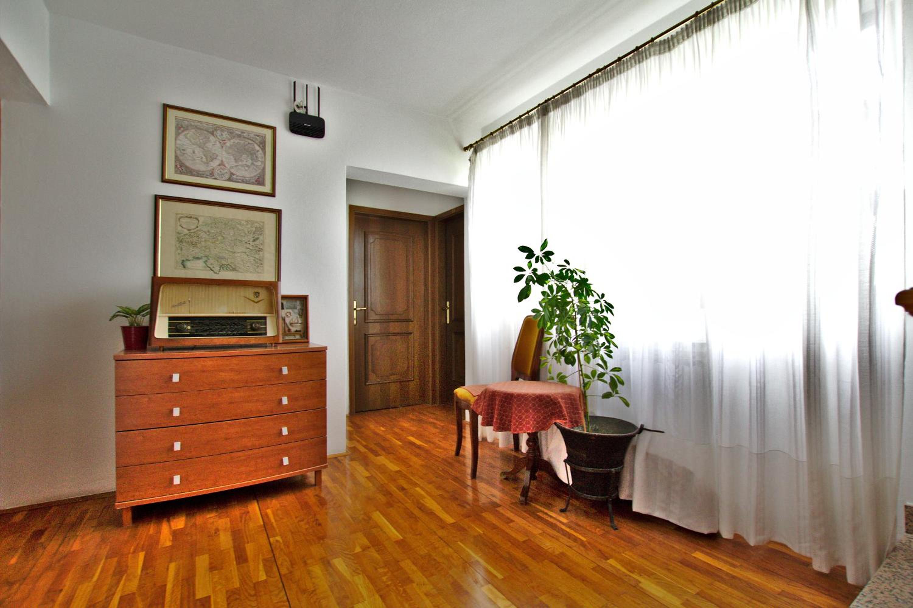 Apartments and Rooms Irena