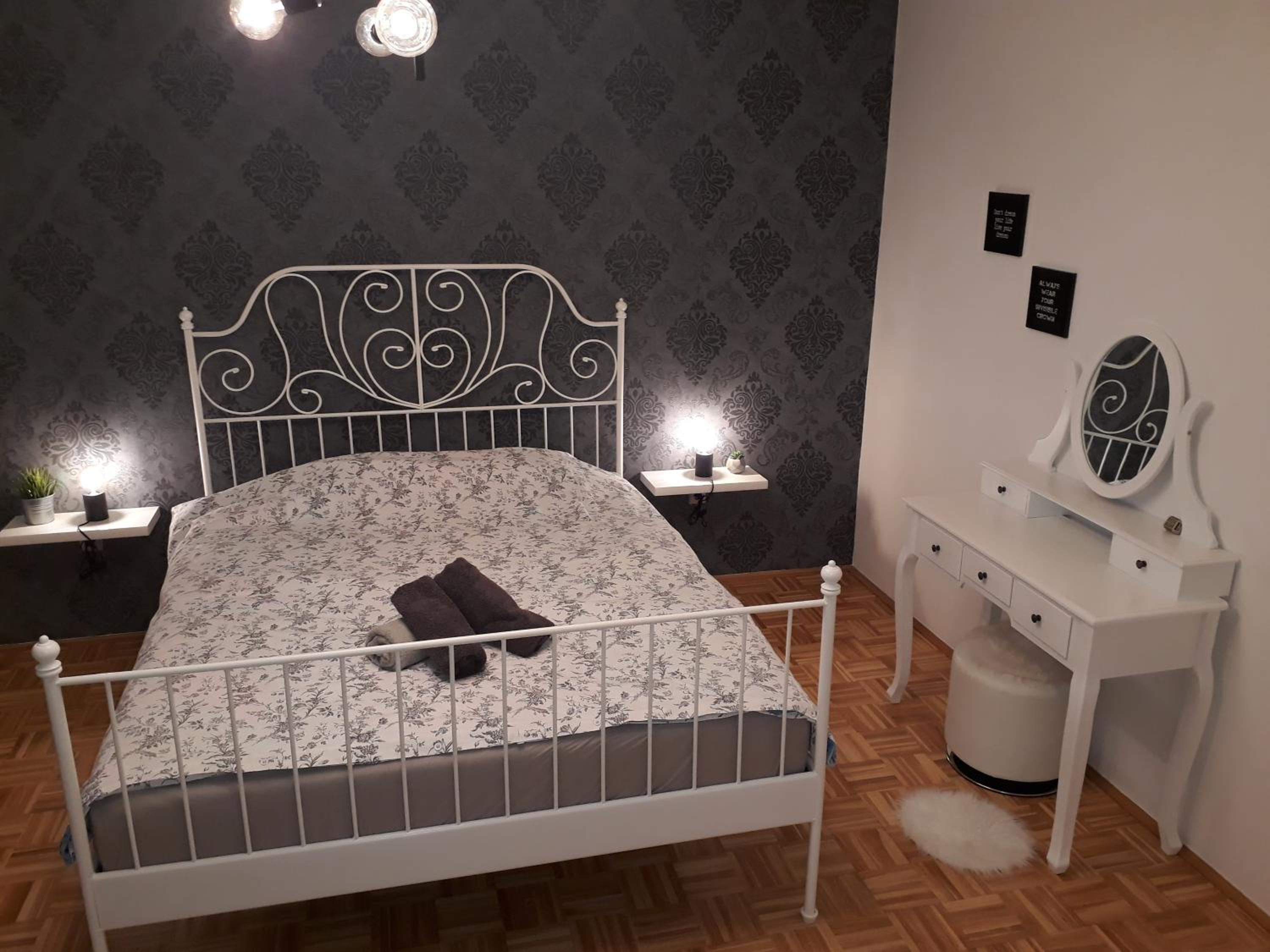 Apartment N&B view 2