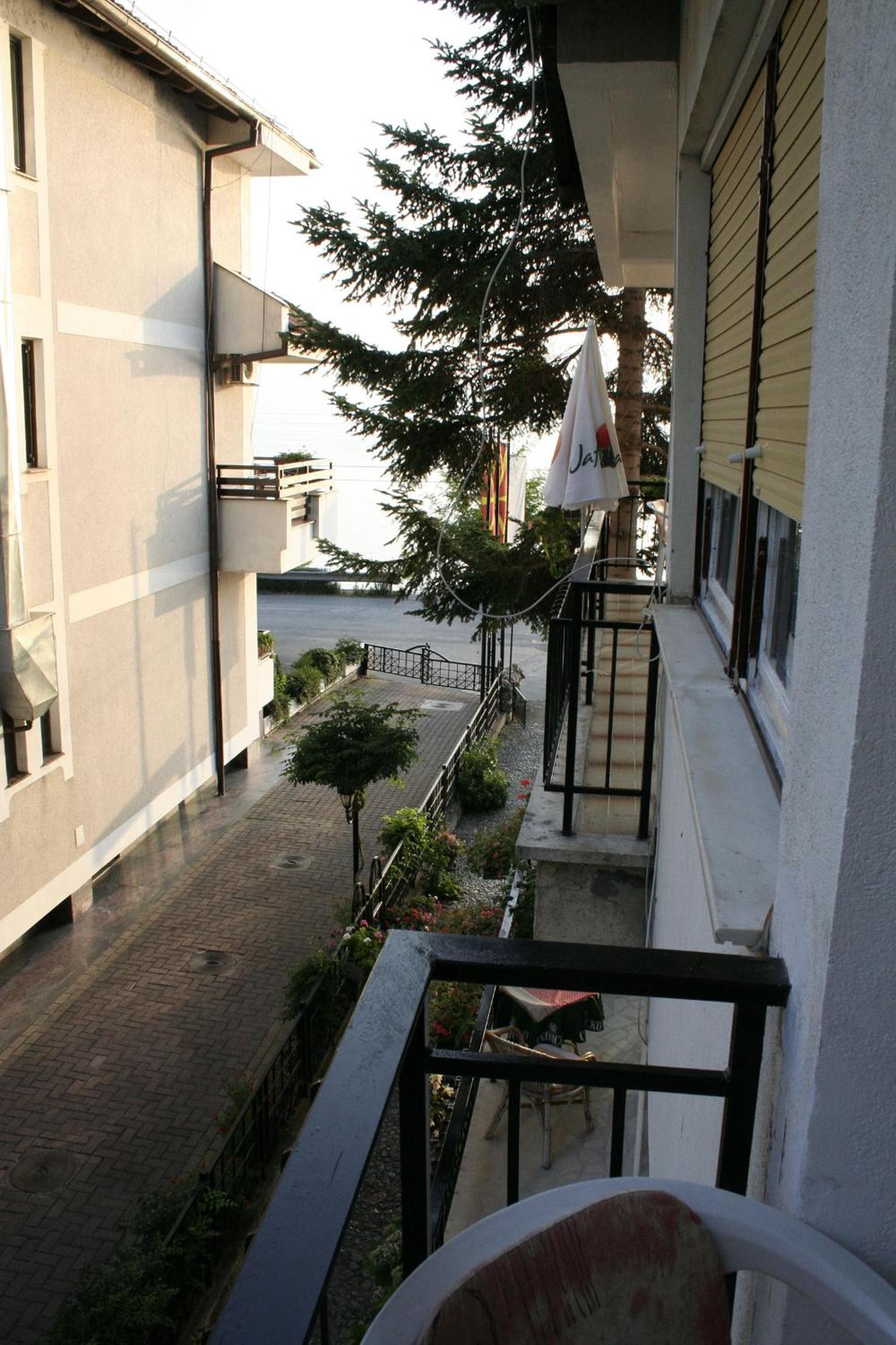 Photo 6