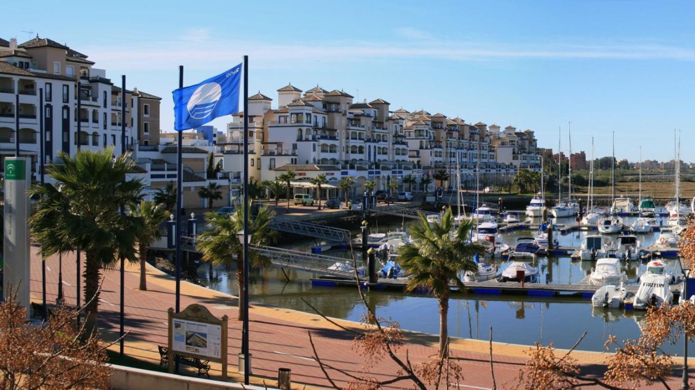 APARTAMENTO URBANIZACION DE LUJO EN PRIMERA LINEA DE PLAYA ISLA CANELA — photo 2