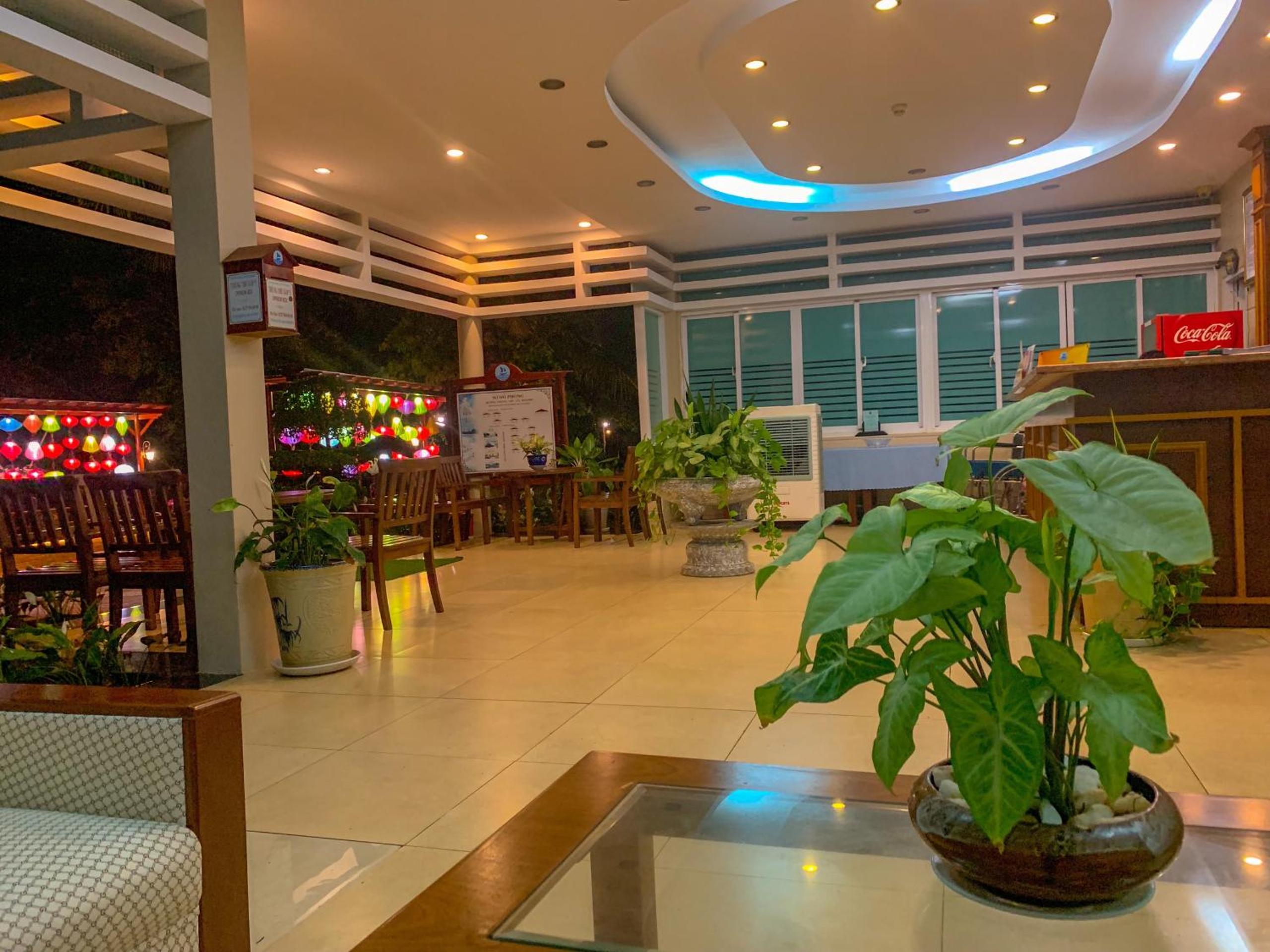 Huong Phong Ho Coc Beach Resort