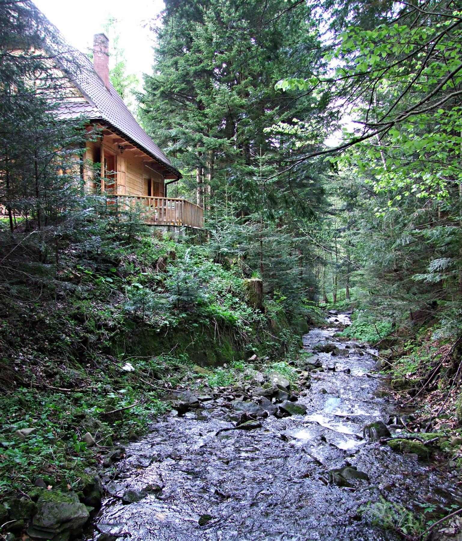 DOM NAD POTOKIEM