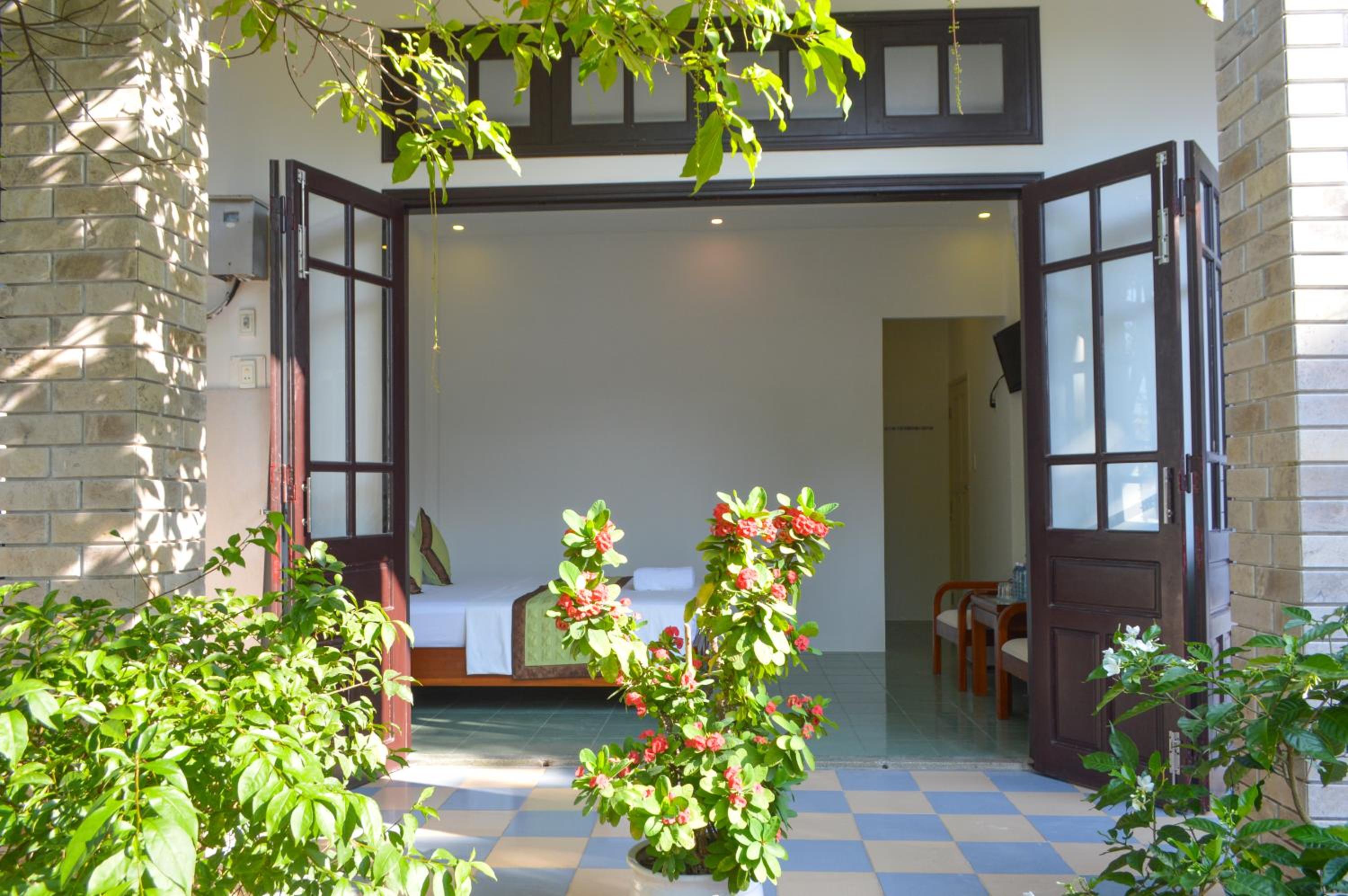 HaLo HomeStay