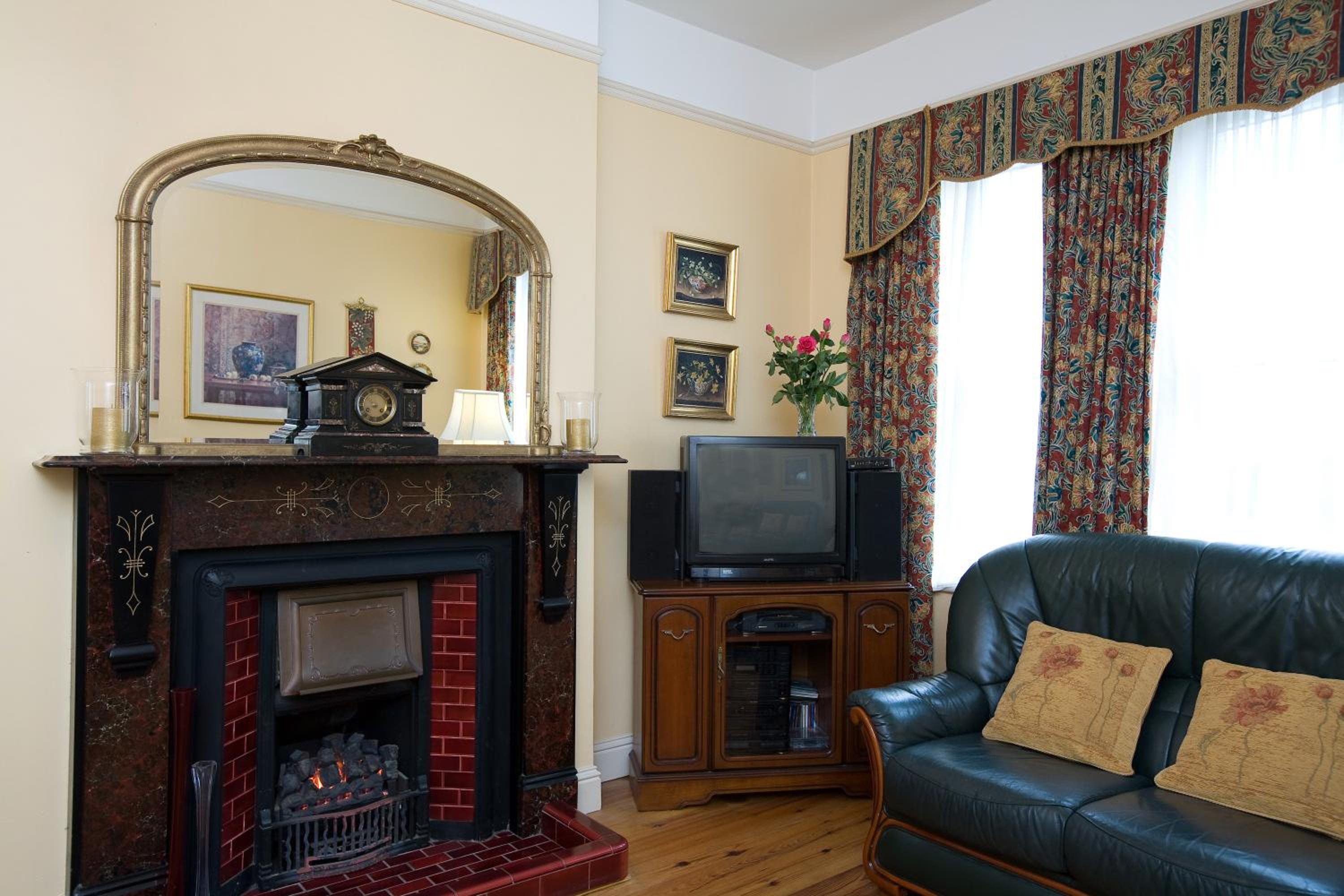 Griffin Lodge Guesthouse view 4