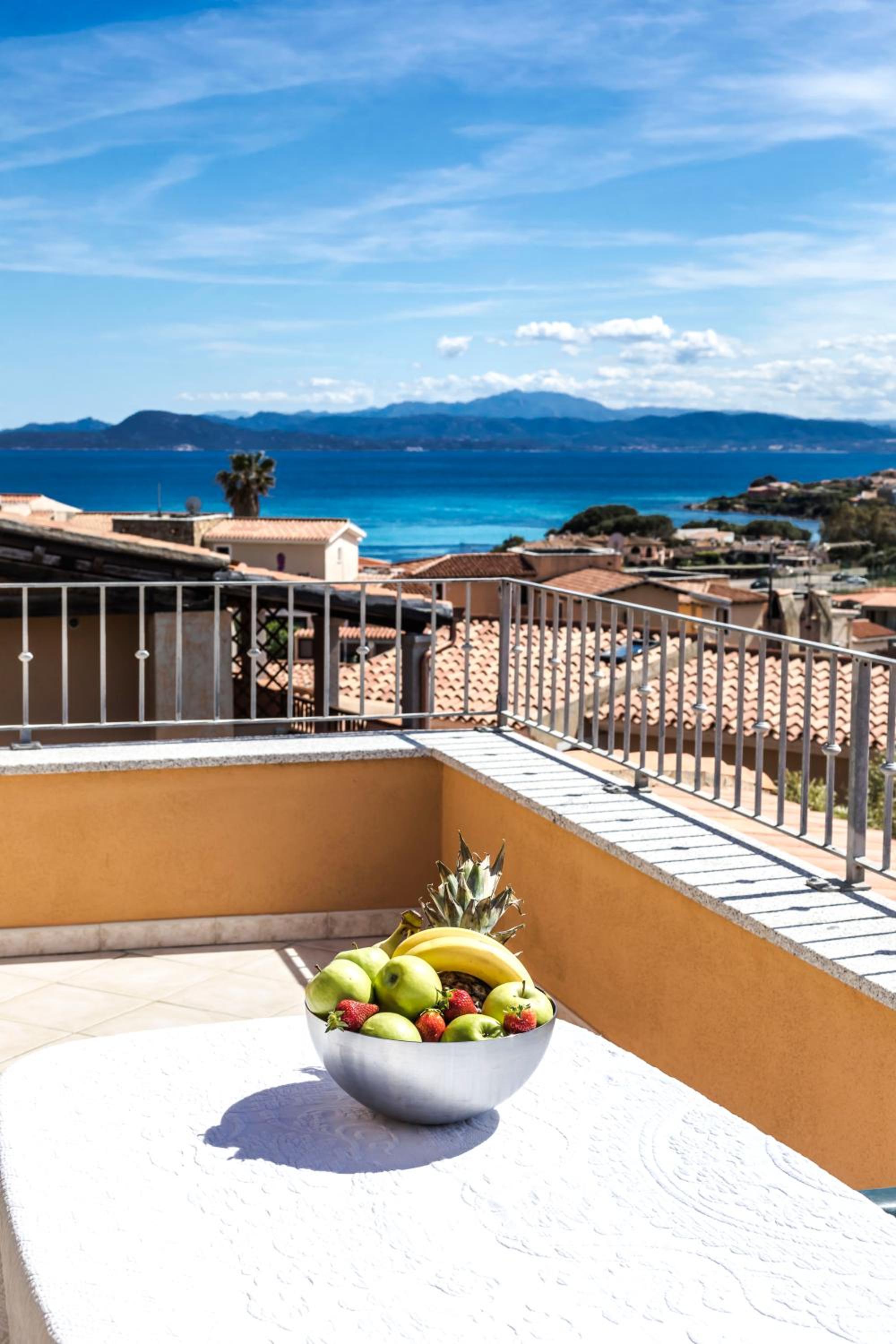 Homey Experience - Country Inn Apartments Garden & Seaview view 2