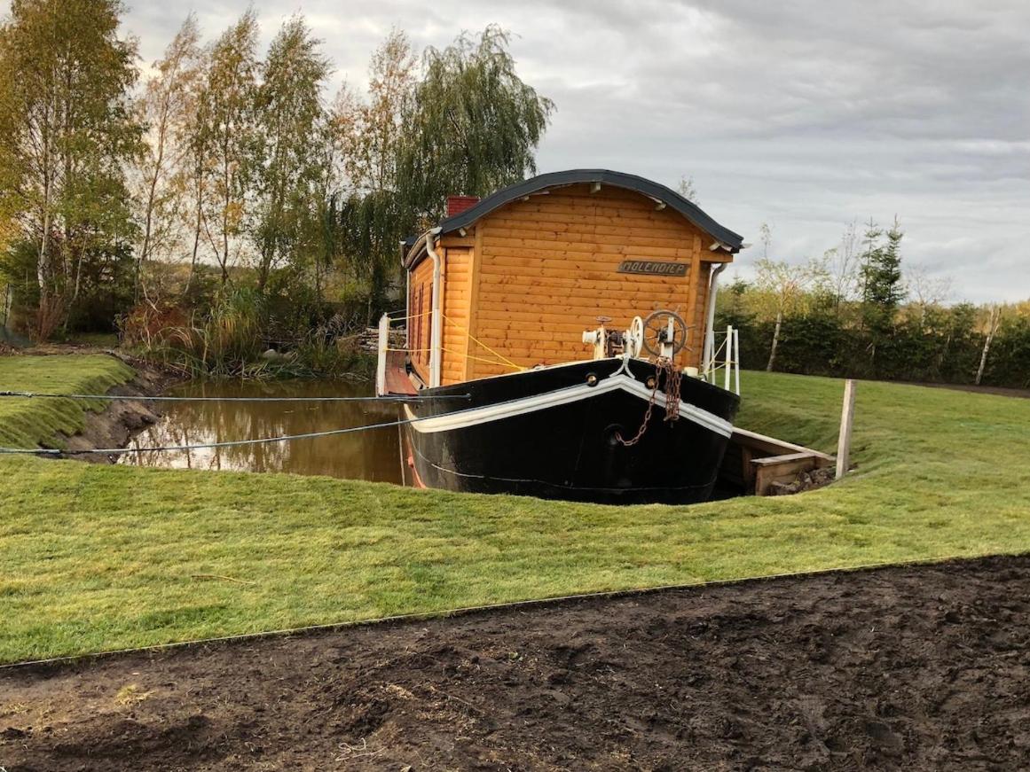 Dutch hausboat "MOLENDIEP" built 1909