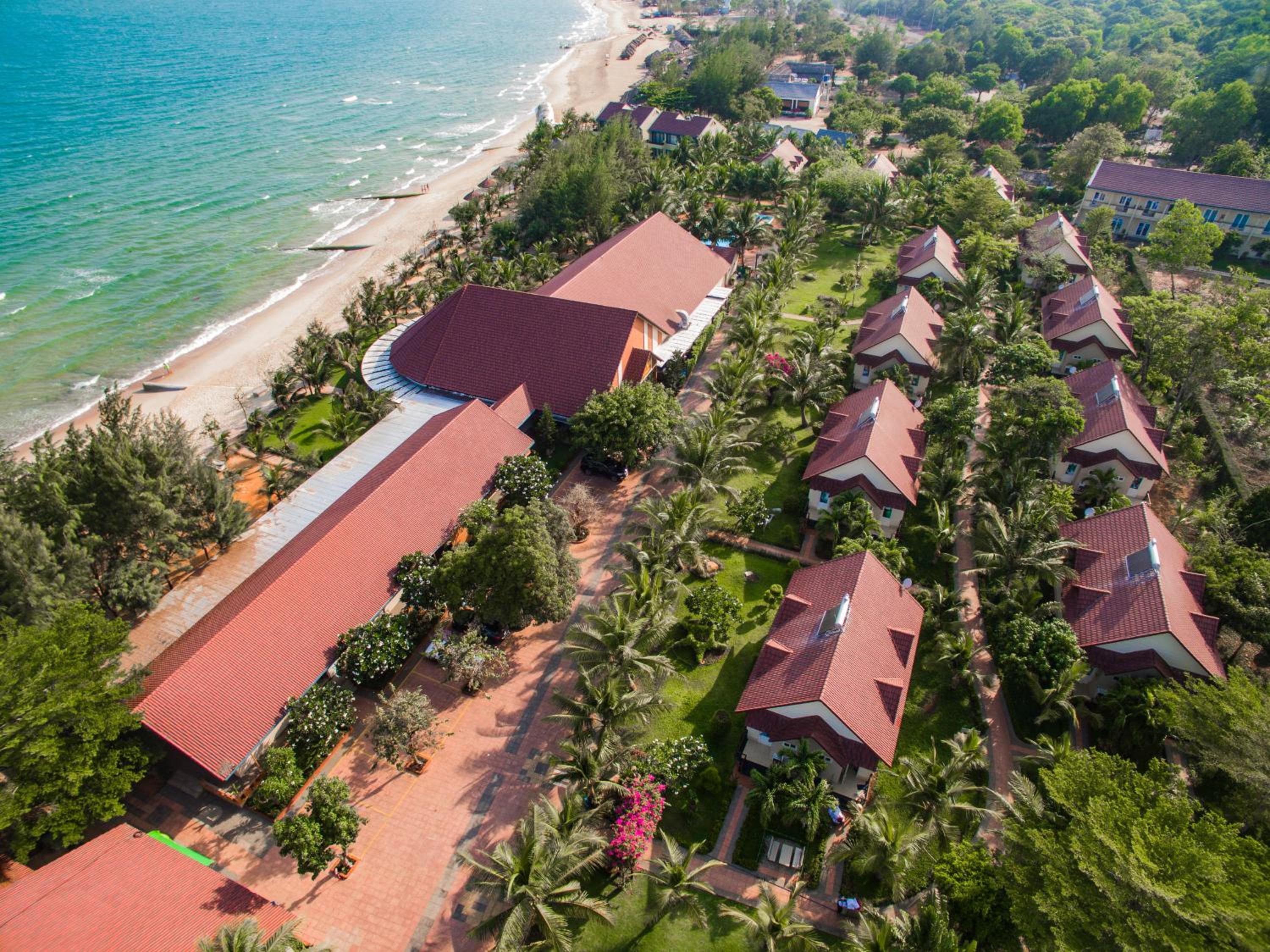 Huong Phong Ho Coc Beach Resort