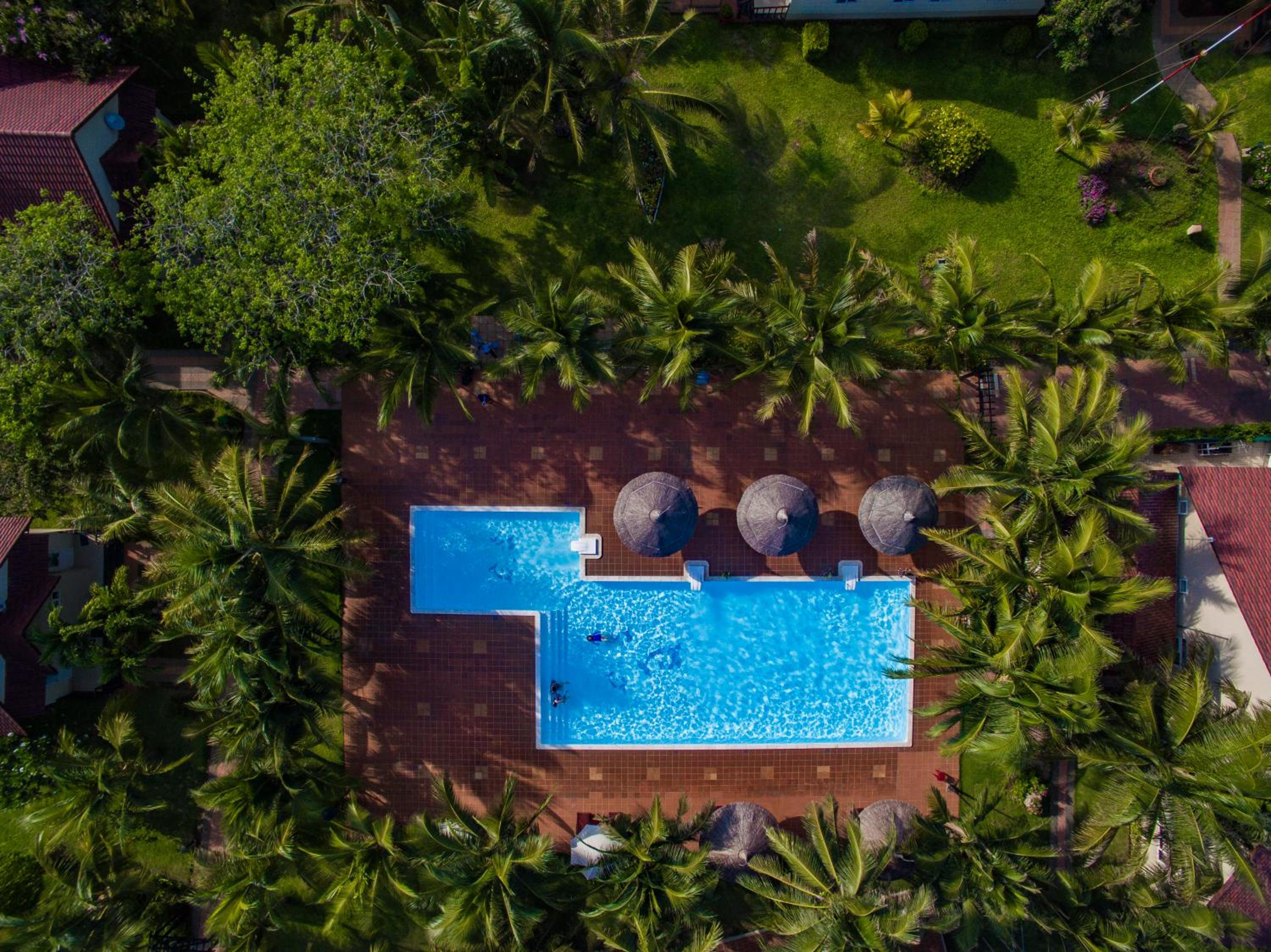 Huong Phong Ho Coc Beach Resort