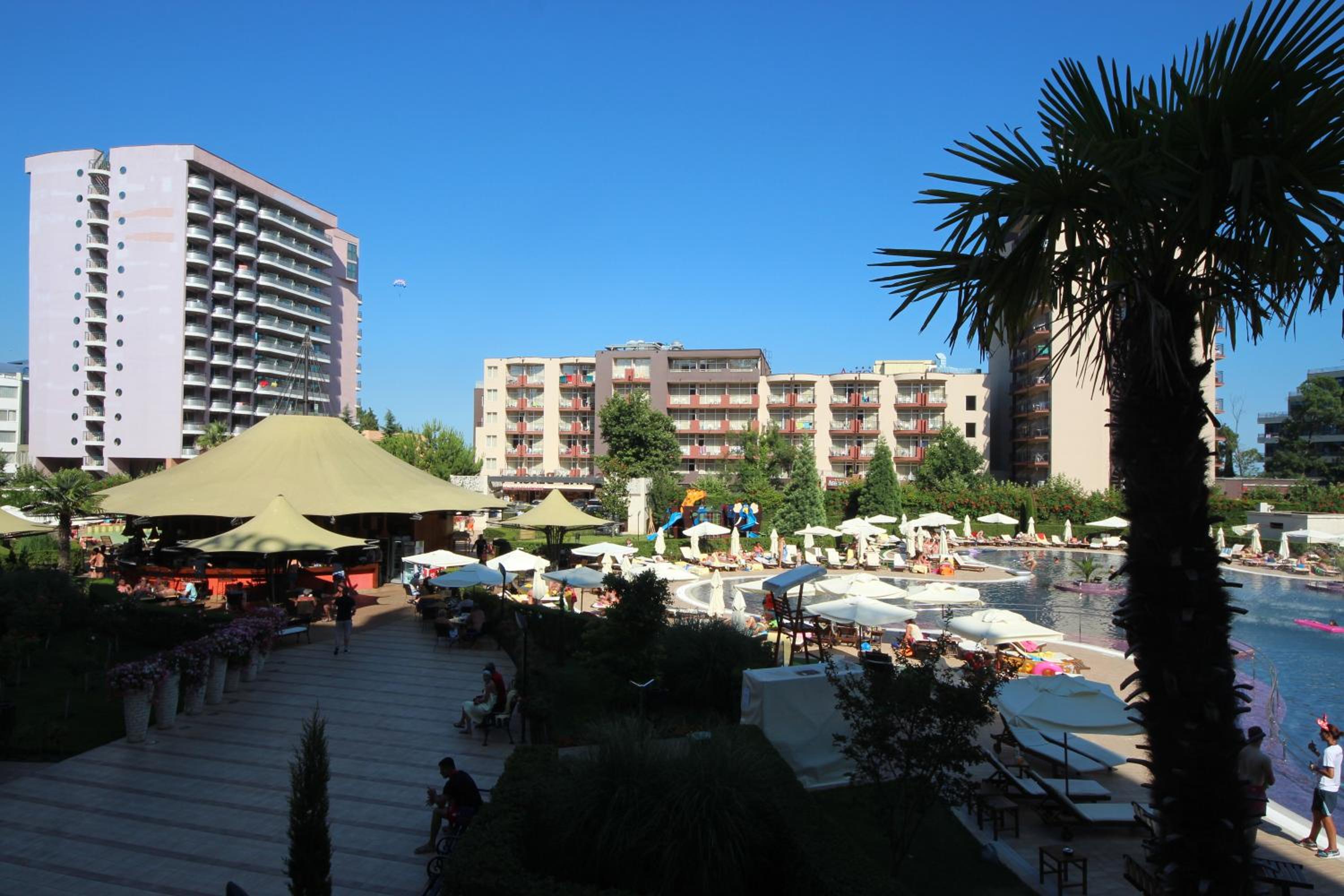 Menada Apartments in Royal Beach