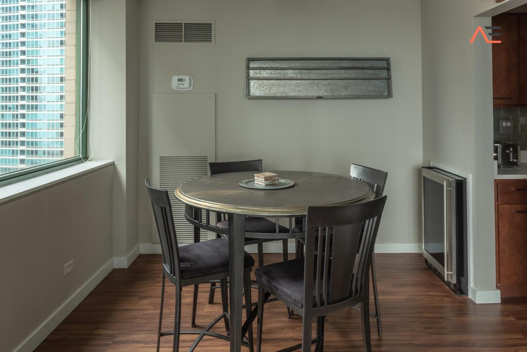 ENVITAE 3BR Downtown Luxurious Suite Views & Pool