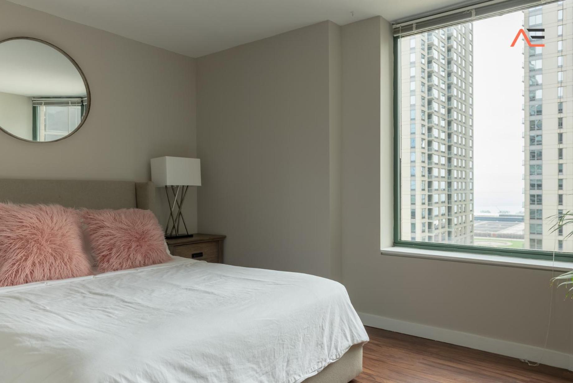 ENVITAE 3BR Downtown Luxurious Suite Views & Pool