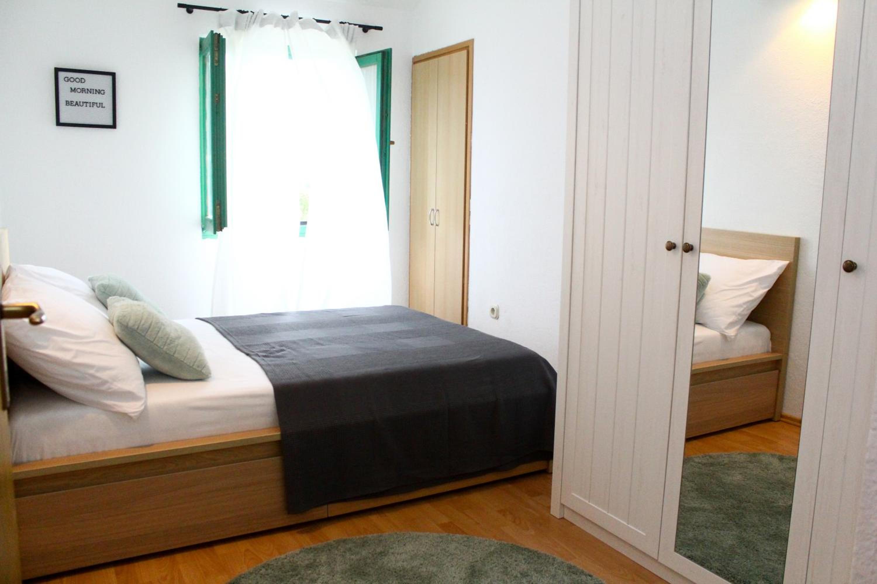 Apartment 20 view 5