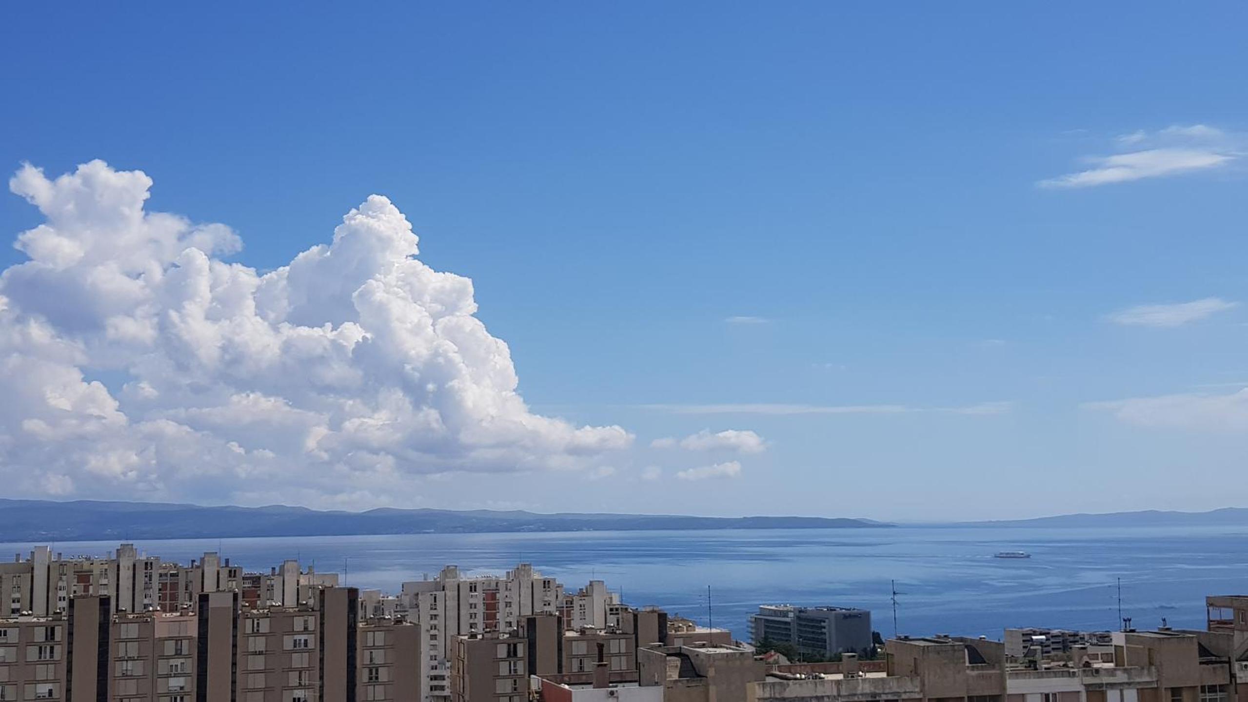 LEILANI -Stunning view apartment near the center!