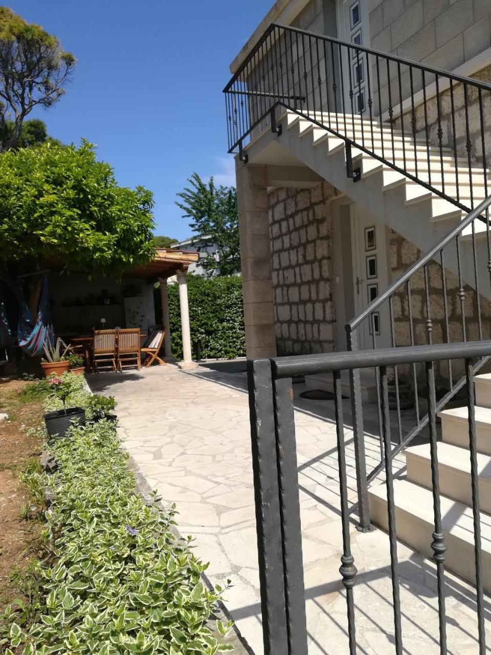 Apartments Corner