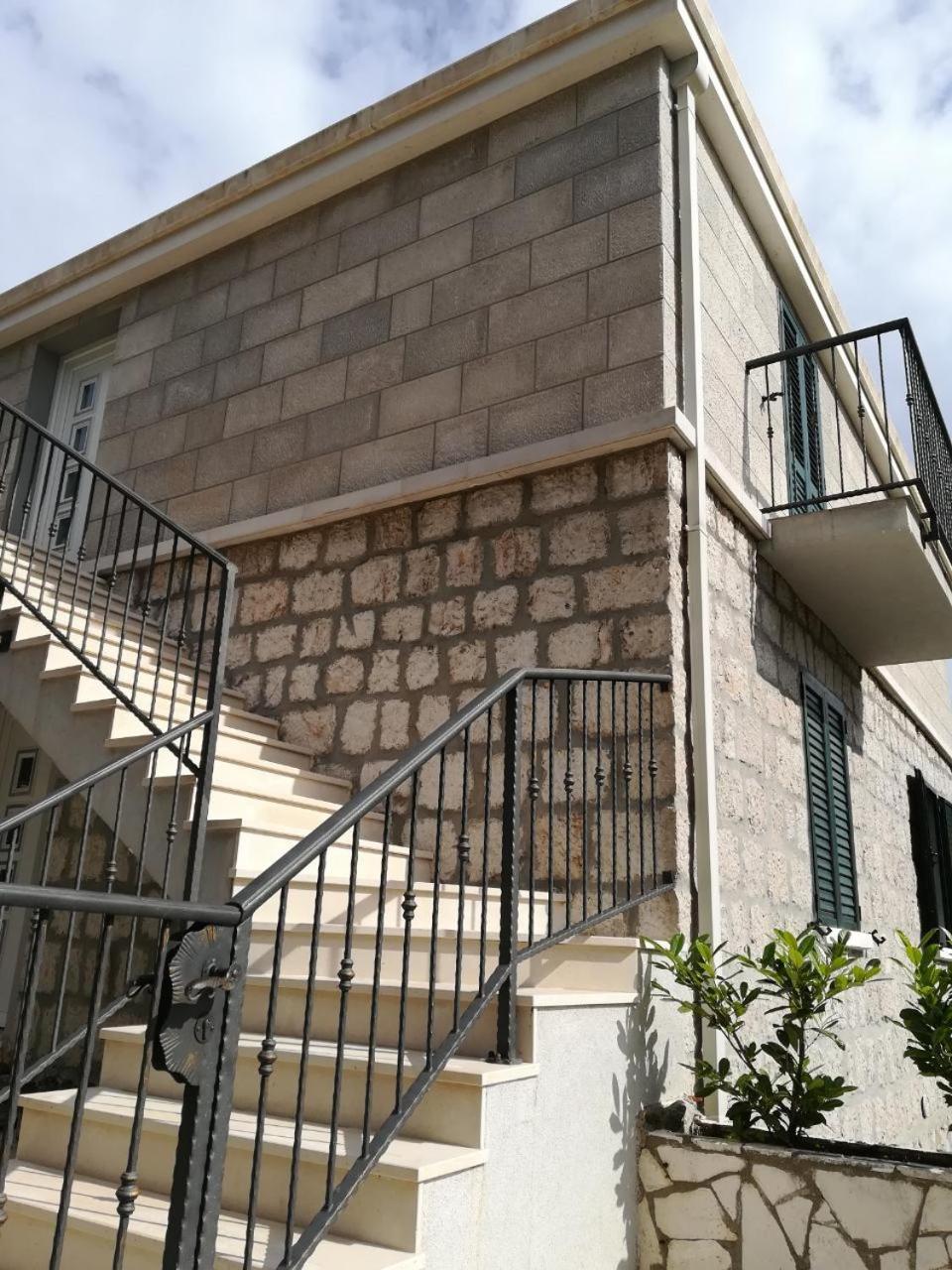 Apartments Corner