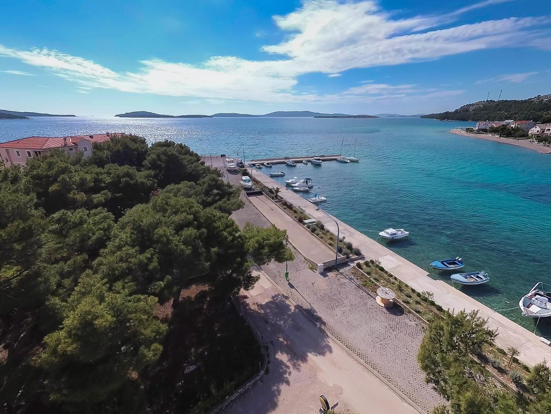 Relaxing whole top floor apartment by the sea view 2