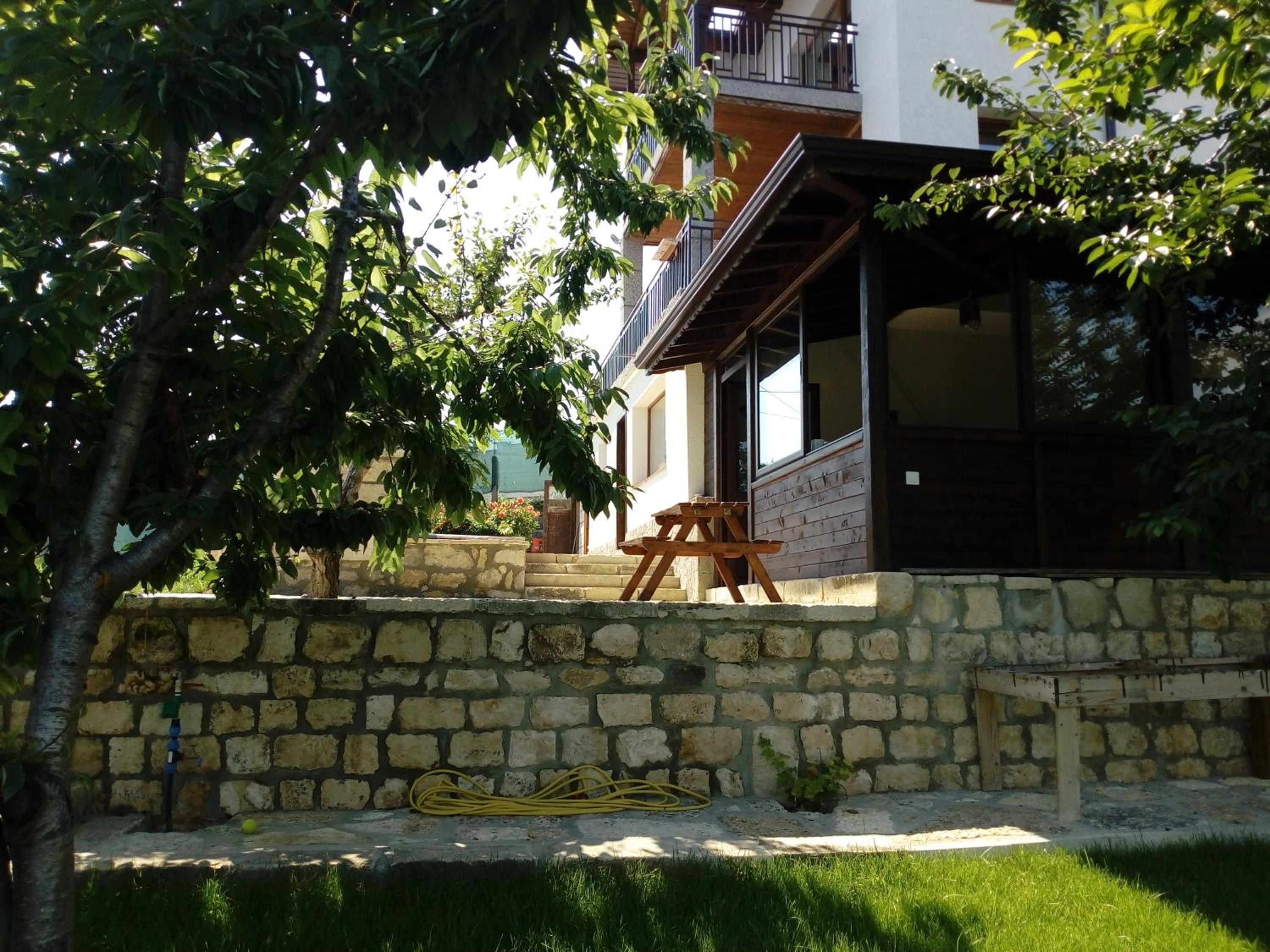Photo 8
