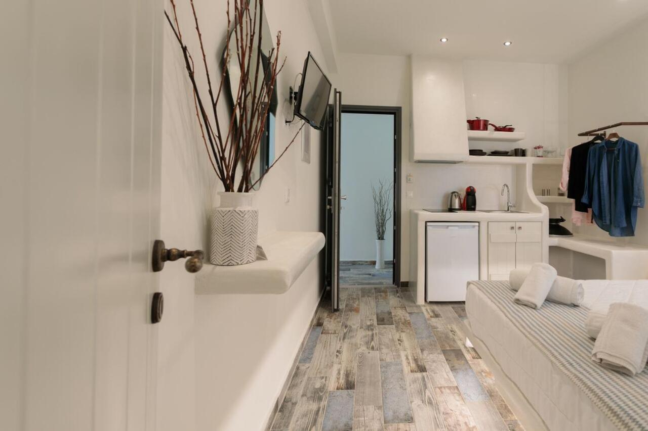 Naxos Petite Studios