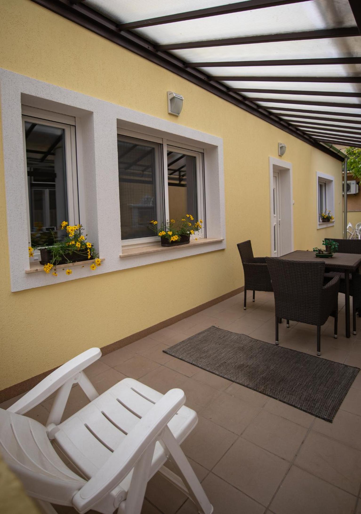 Edit Apartman