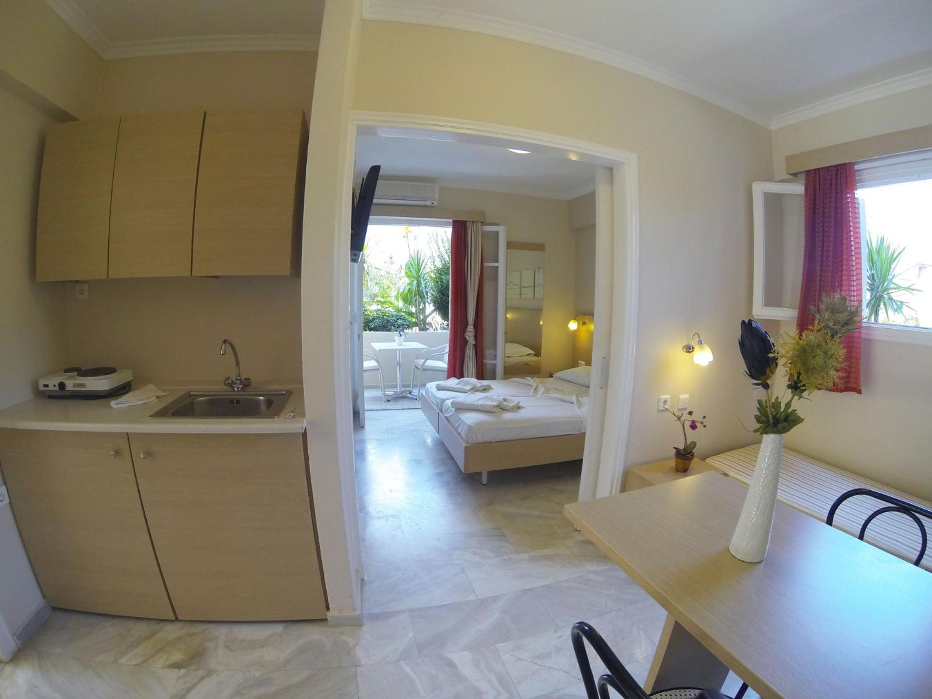 Happyland Hotel Apartments view 5